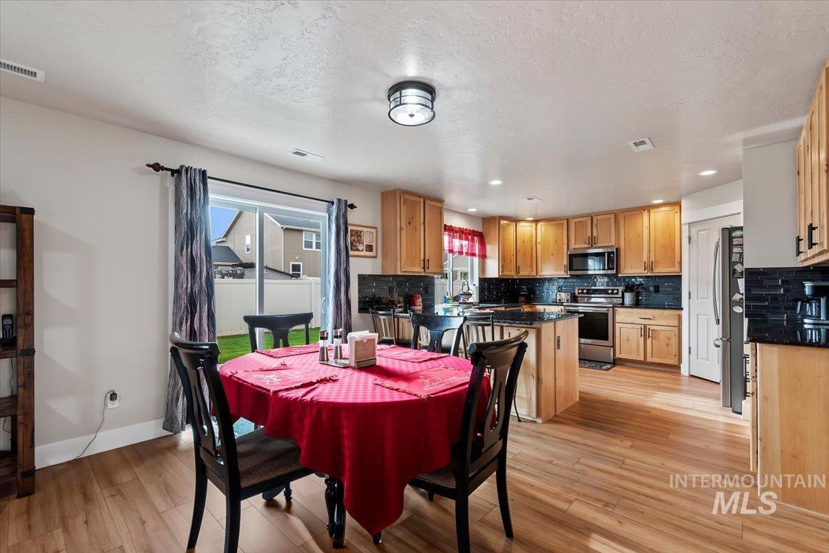 1028 N Star Bright Ln, Star, Idaho 83669, 4 Bedrooms, 2.5 Bathrooms, Residential For Sale, Price $579,900,MLS 98969367