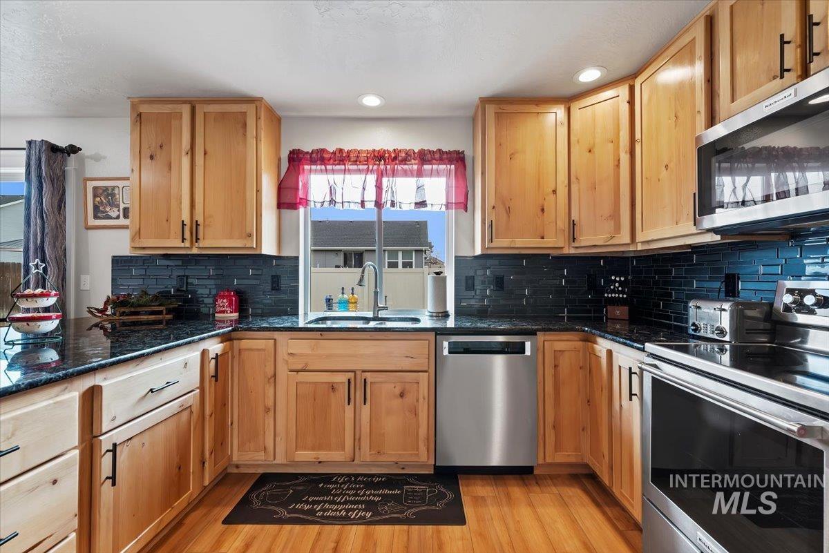 1028 N Star Bright Ln, Star, Idaho 83669, 4 Bedrooms, 2.5 Bathrooms, Residential For Sale, Price $579,900,MLS 98969367