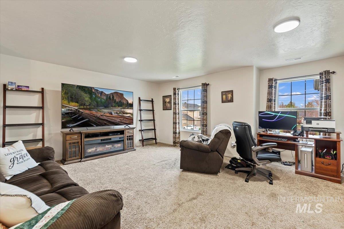 1028 N Star Bright Ln, Star, Idaho 83669, 4 Bedrooms, 2.5 Bathrooms, Residential For Sale, Price $579,900,MLS 98969367