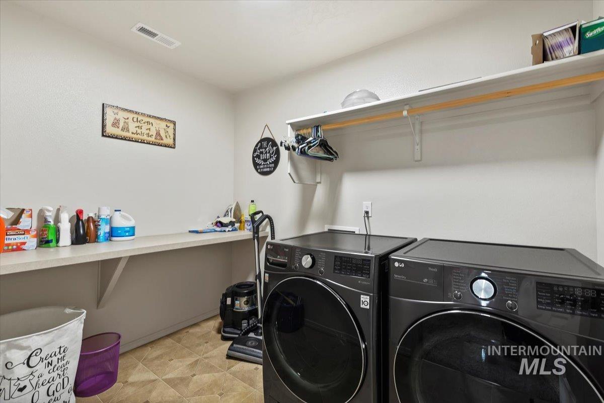 1028 N Star Bright Ln, Star, Idaho 83669, 4 Bedrooms, 2.5 Bathrooms, Residential For Sale, Price $579,900,MLS 98969367