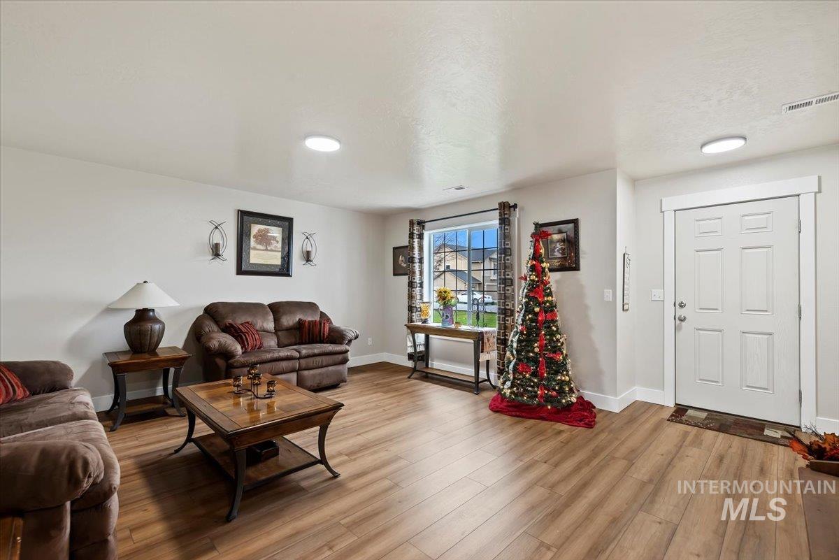 1028 N Star Bright Ln, Star, Idaho 83669, 4 Bedrooms, 2.5 Bathrooms, Residential For Sale, Price $579,900,MLS 98969367