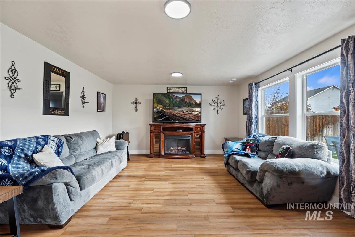 1028 N Star Bright Ln, Star, Idaho 83669, 4 Bedrooms, 2.5 Bathrooms, Residential For Sale, Price $579,900,MLS 98969367