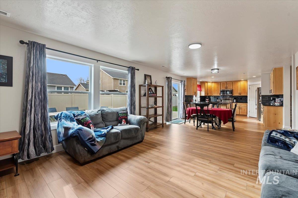 1028 N Star Bright Ln, Star, Idaho 83669, 4 Bedrooms, 2.5 Bathrooms, Residential For Sale, Price $579,900,MLS 98969367