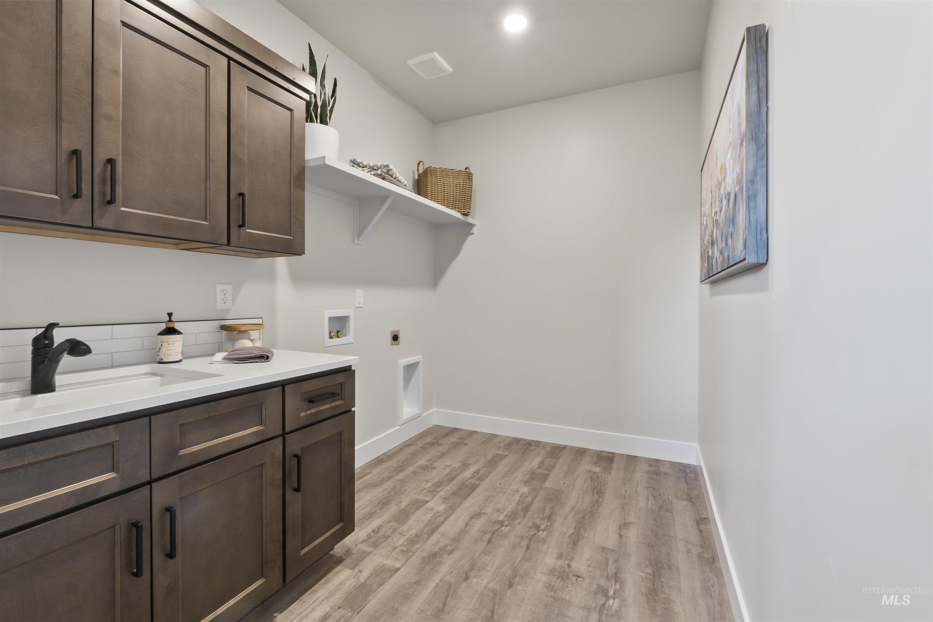 221 S Turner Ave., Star, Idaho 83669, 3 Bedrooms, 2.5 Bathrooms, Residential For Sale, Price $525,990,MLS 98969370