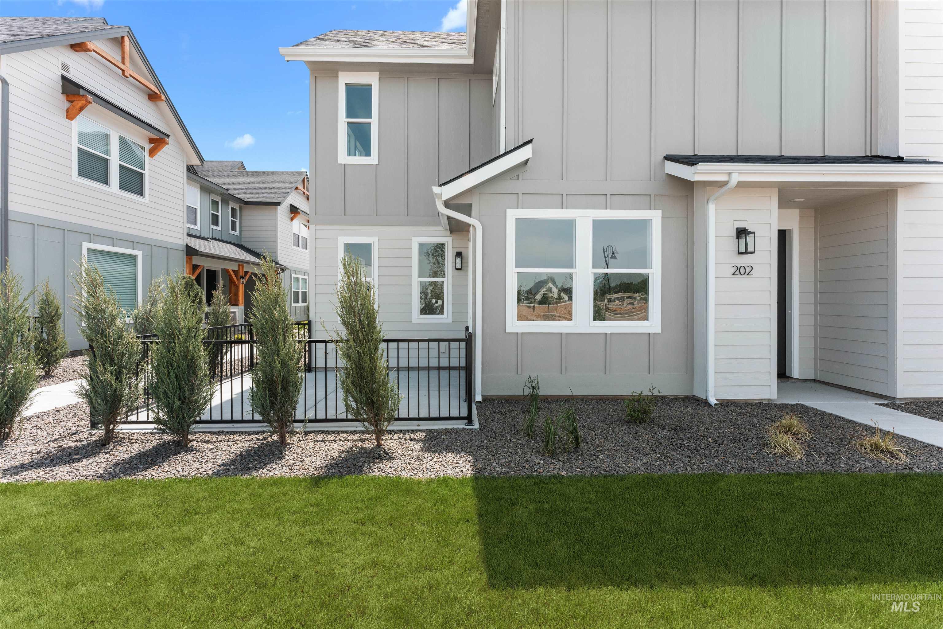 152 S Koyukuk Ln, Star, Idaho 83669, 4 Bedrooms, 3 Bathrooms, Residential For Sale, Price $429,990,MLS 98969371