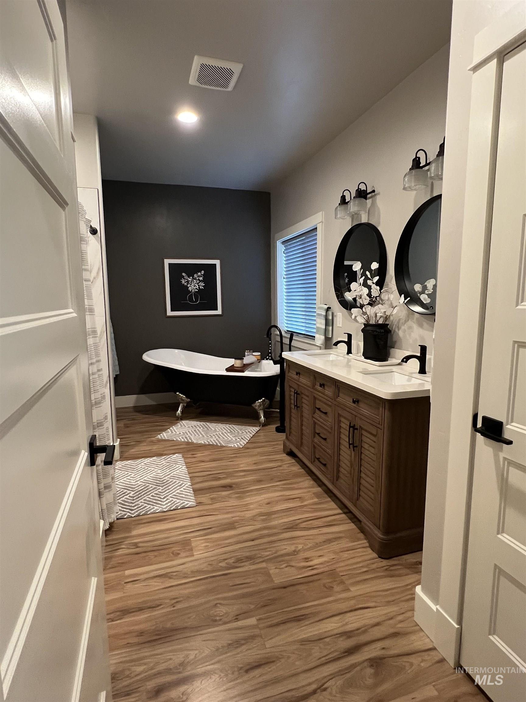 2624 S 950 E., Hagerman, Idaho 83332, 3 Bedrooms, 2 Bathrooms, Residential For Sale, Price $639,500,MLS 98969372