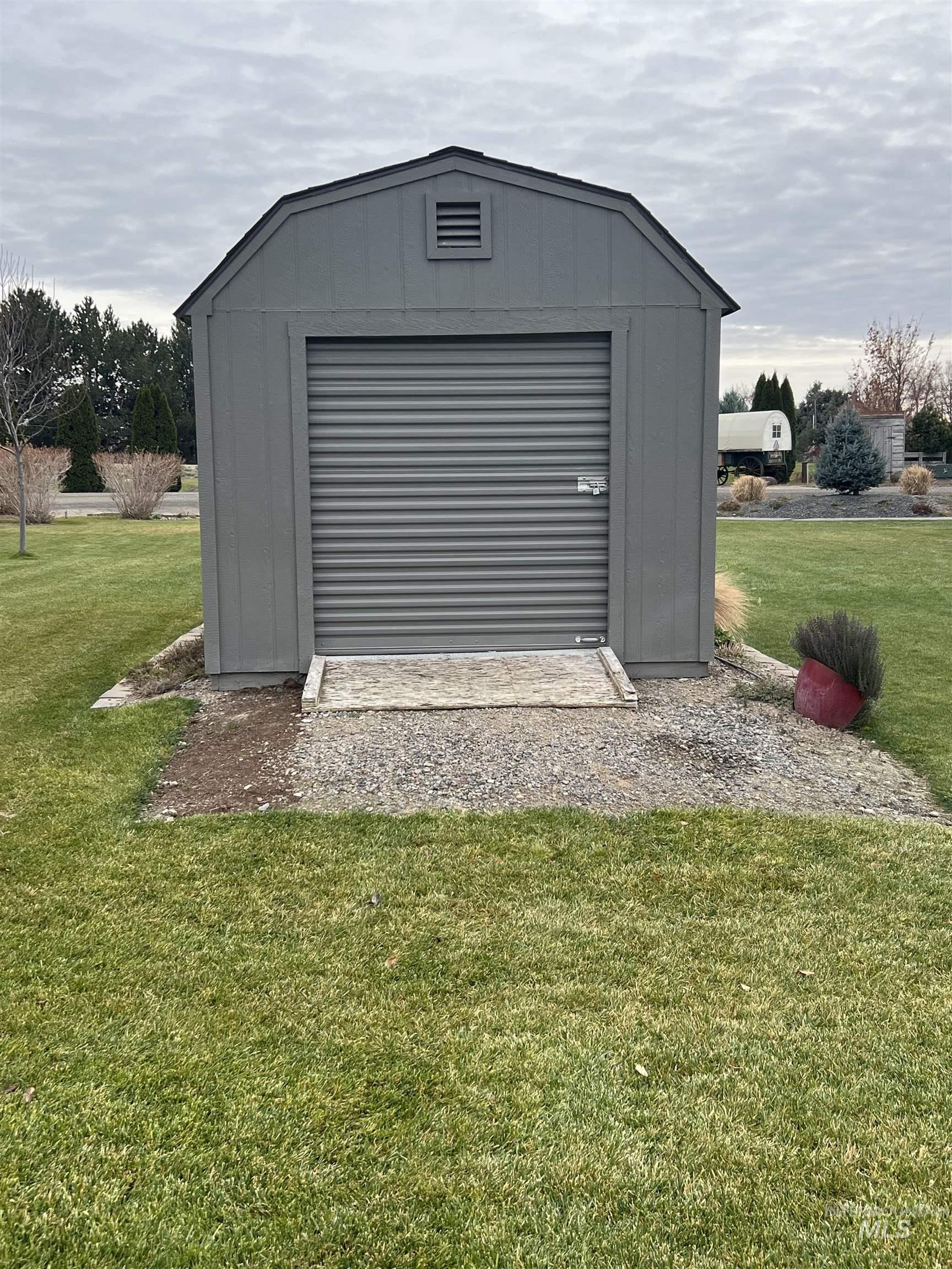 2624 S 950 E., Hagerman, Idaho 83332, 3 Bedrooms, 2 Bathrooms, Residential For Sale, Price $639,500,MLS 98969372