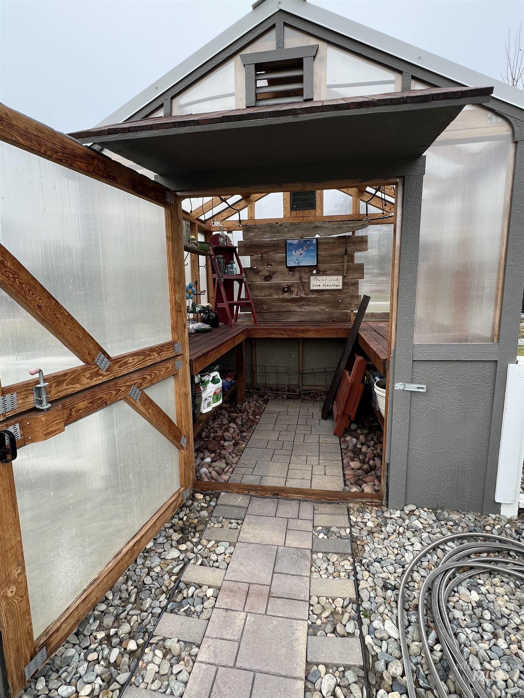 2624 S 950 E., Hagerman, Idaho 83332, 3 Bedrooms, 2 Bathrooms, Residential For Sale, Price $639,500,MLS 98969372