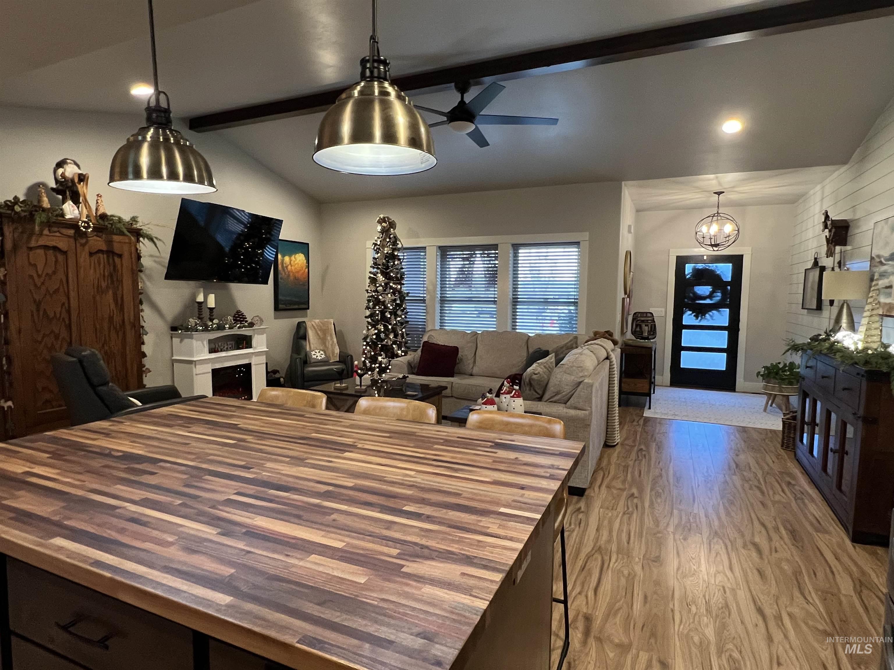 2624 S 950 E., Hagerman, Idaho 83332, 3 Bedrooms, 2 Bathrooms, Residential For Sale, Price $639,500,MLS 98969372