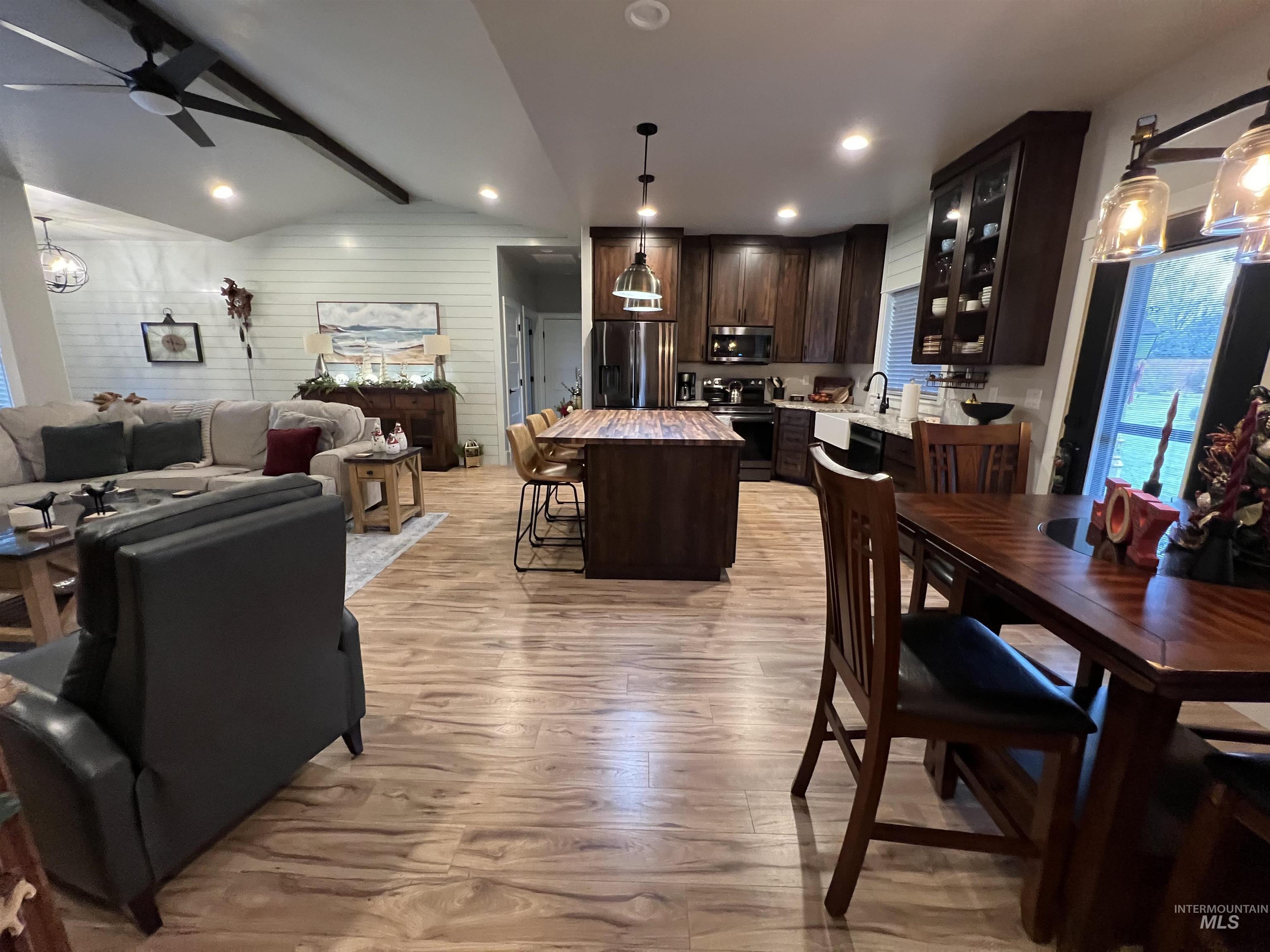 2624 S 950 E., Hagerman, Idaho 83332, 3 Bedrooms, 2 Bathrooms, Residential For Sale, Price $639,500,MLS 98969372