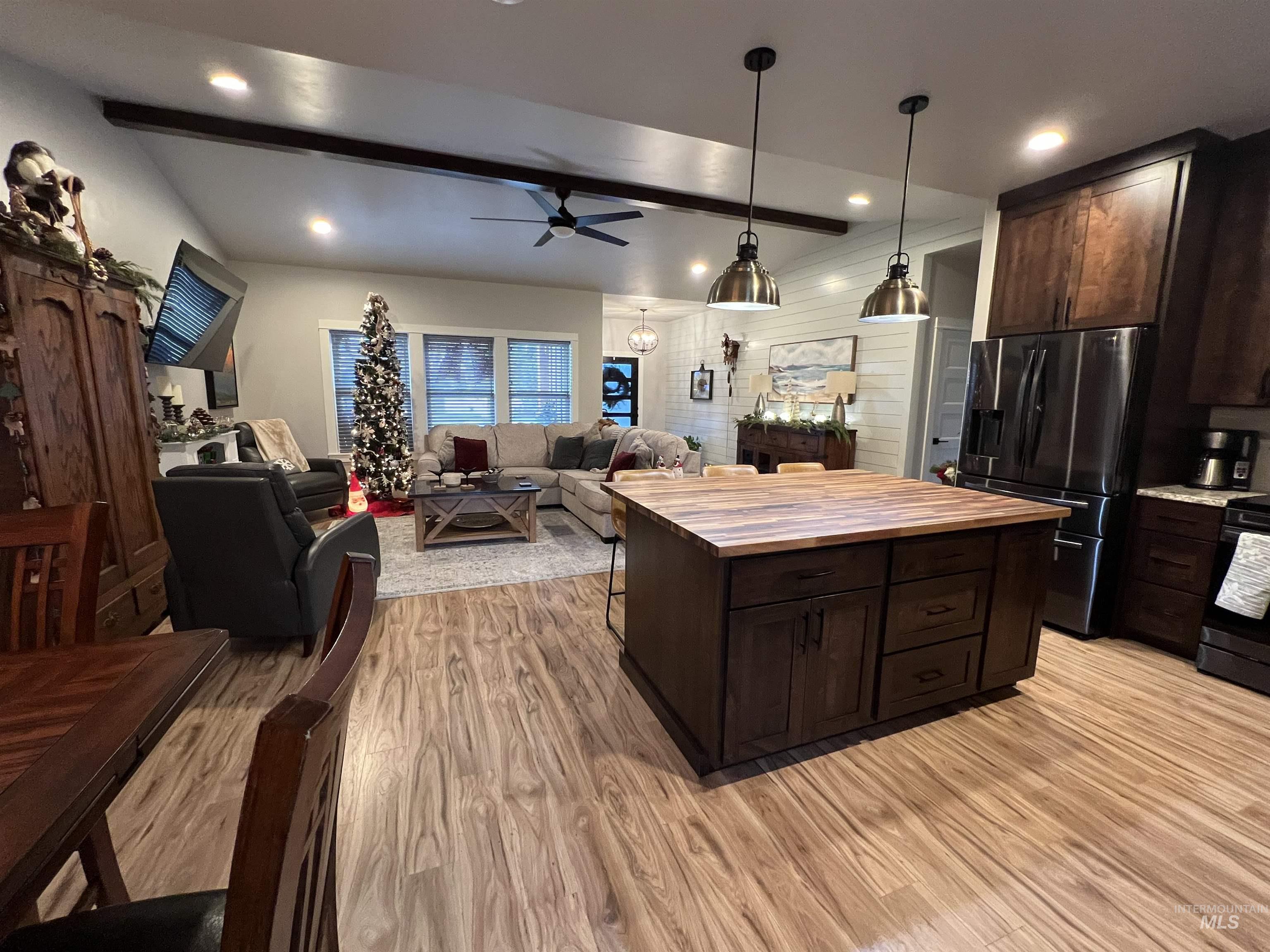 2624 S 950 E., Hagerman, Idaho 83332, 3 Bedrooms, 2 Bathrooms, Residential For Sale, Price $639,500,MLS 98969372