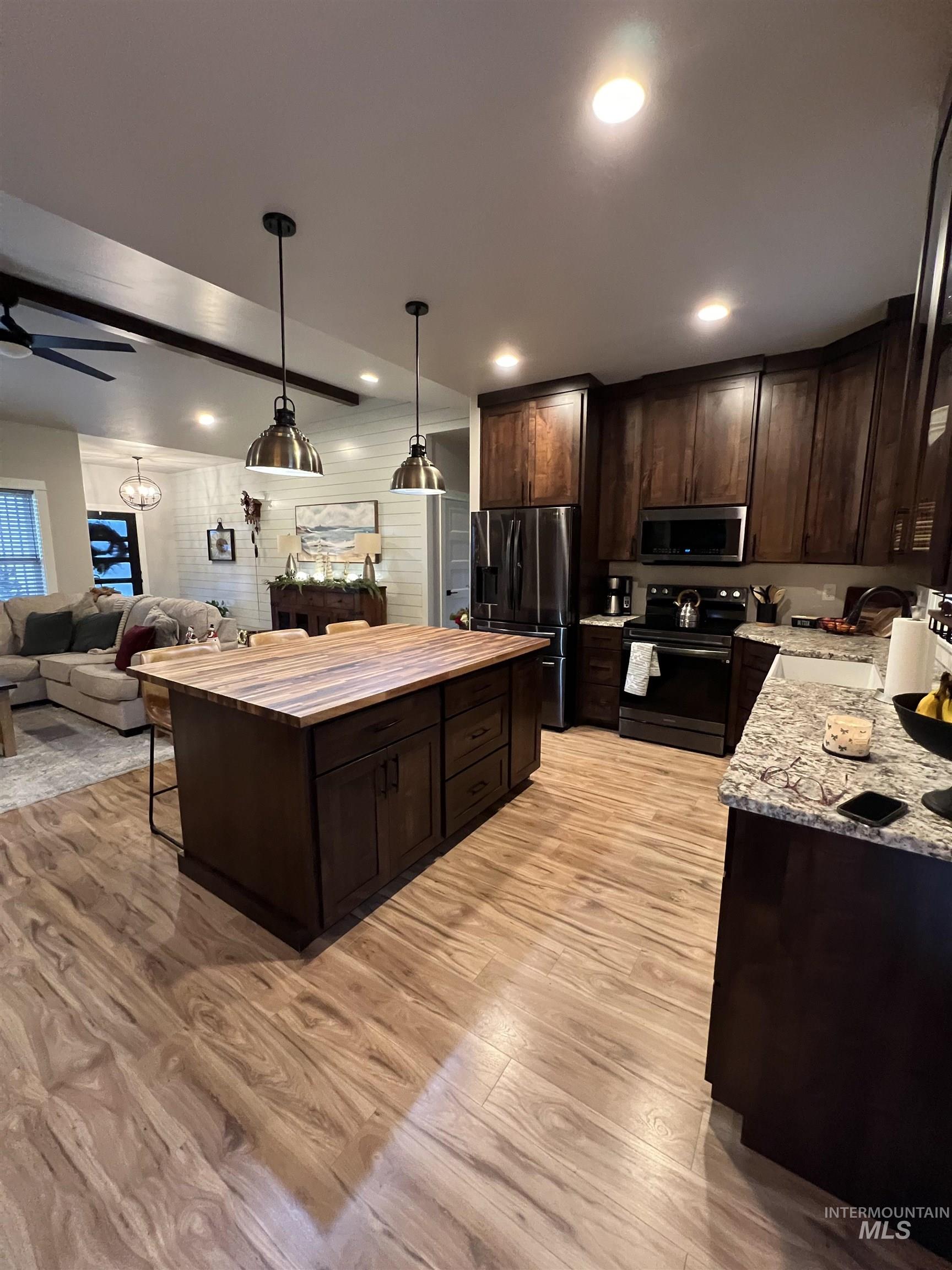 2624 S 950 E., Hagerman, Idaho 83332, 3 Bedrooms, 2 Bathrooms, Residential For Sale, Price $639,500,MLS 98969372