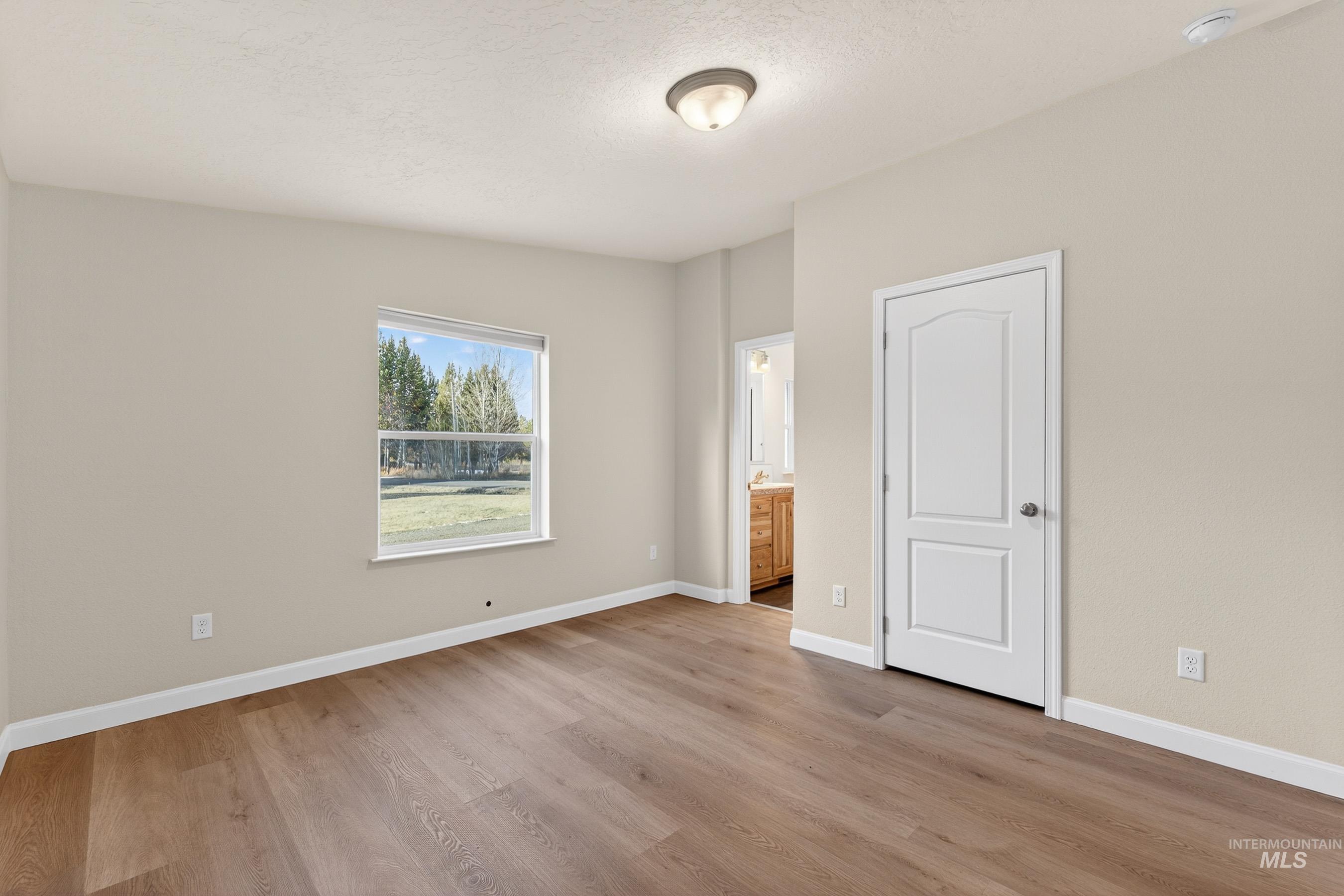 13091 Hillhouse Loop, Donnelly, Idaho 83615, 3 Bedrooms, 2 Bathrooms, Residential For Sale, Price $475,000,MLS 98969373