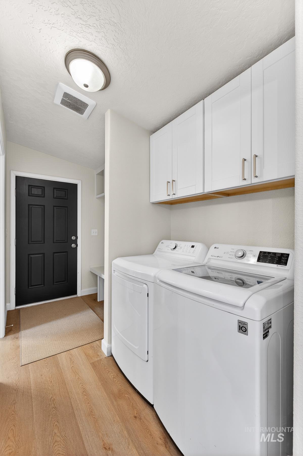 13091 Hillhouse Loop, Donnelly, Idaho 83615, 3 Bedrooms, 2 Bathrooms, Residential For Sale, Price $495,000,MLS 98969373