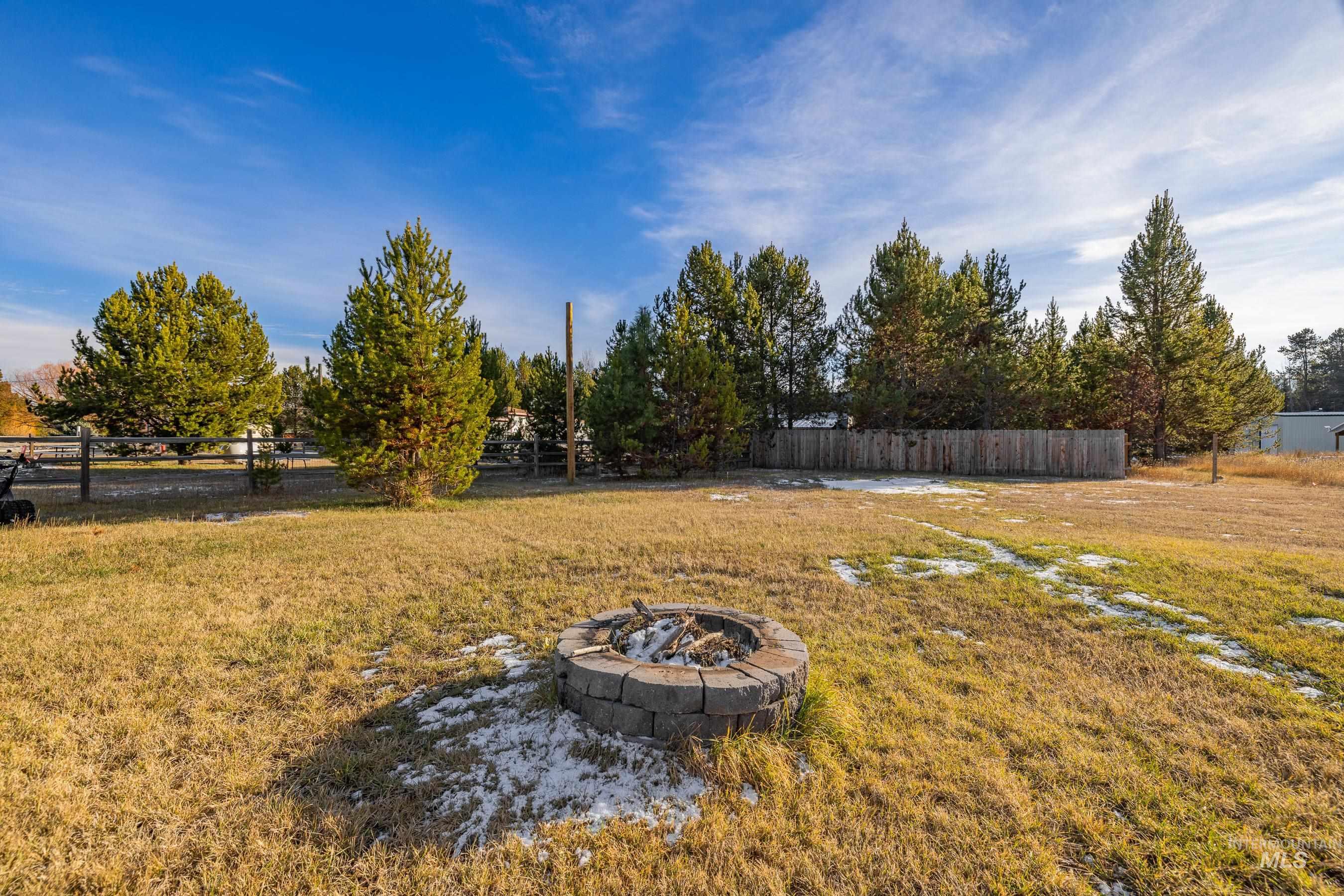 13091 Hillhouse Loop, Donnelly, Idaho 83615, 3 Bedrooms, 2 Bathrooms, Residential For Sale, Price $475,000,MLS 98969373