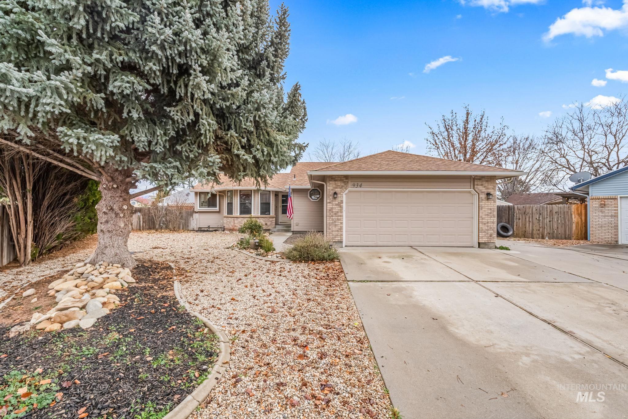 934 N Iris, Boise, Idaho 83704, 3 Bedrooms, 2 Bathrooms, Residential For Sale, Price $465,000,MLS 98969375