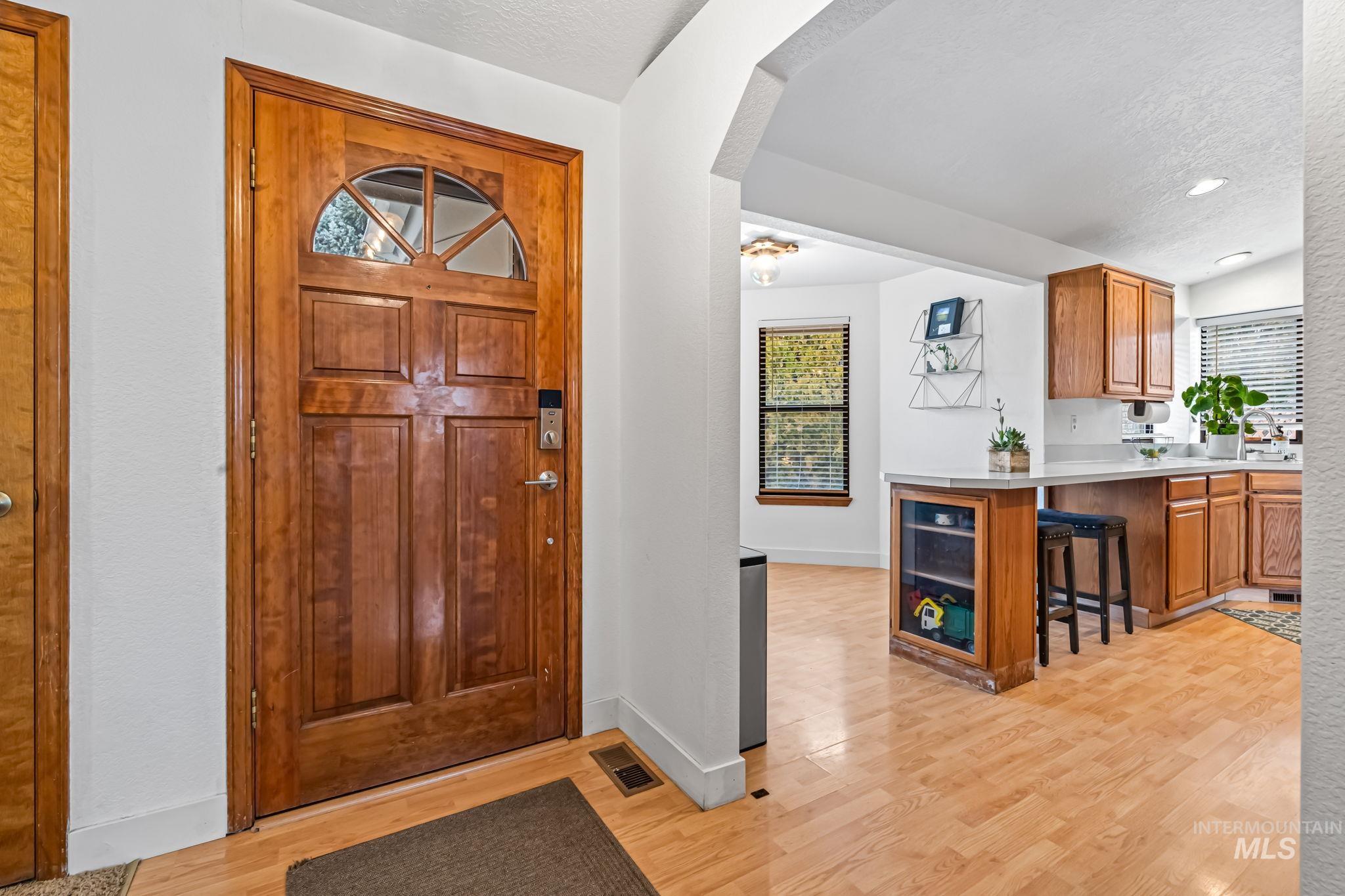 934 N Iris, Boise, Idaho 83704, 3 Bedrooms, 2 Bathrooms, Residential For Sale, Price $465,000,MLS 98969375