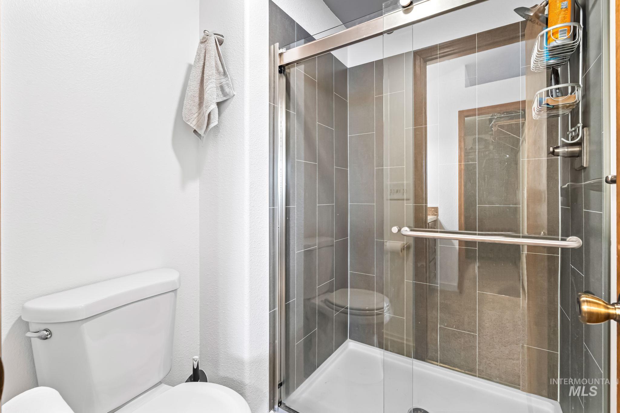 934 N Iris, Boise, Idaho 83704, 3 Bedrooms, 2 Bathrooms, Residential For Sale, Price $465,000,MLS 98969375