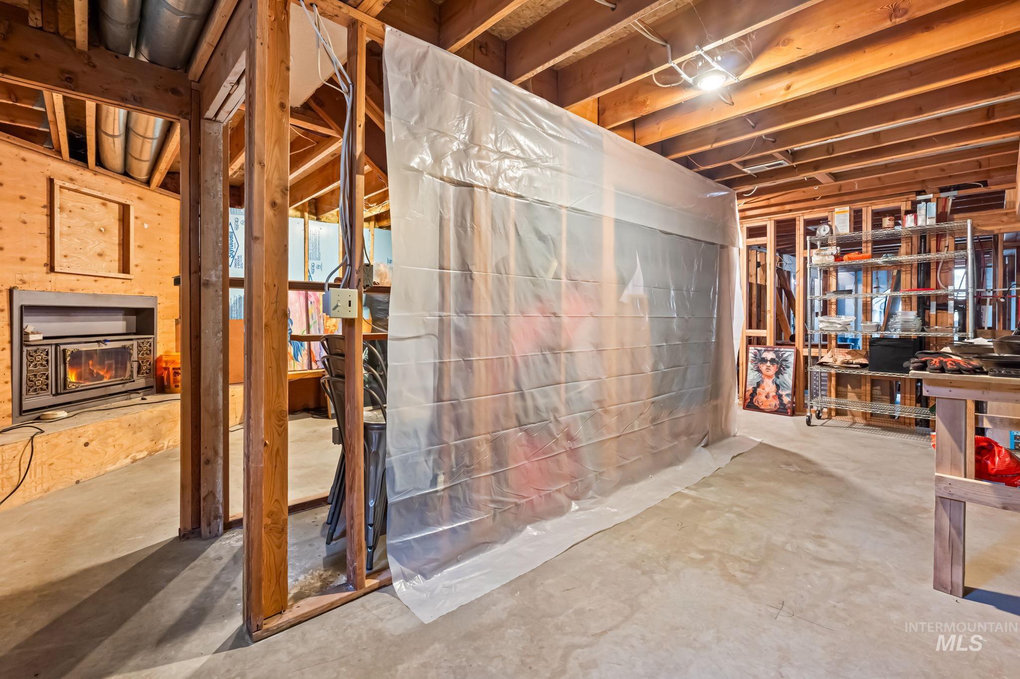 934 N Iris, Boise, Idaho 83704, 3 Bedrooms, 2 Bathrooms, Residential For Sale, Price $465,000,MLS 98969375