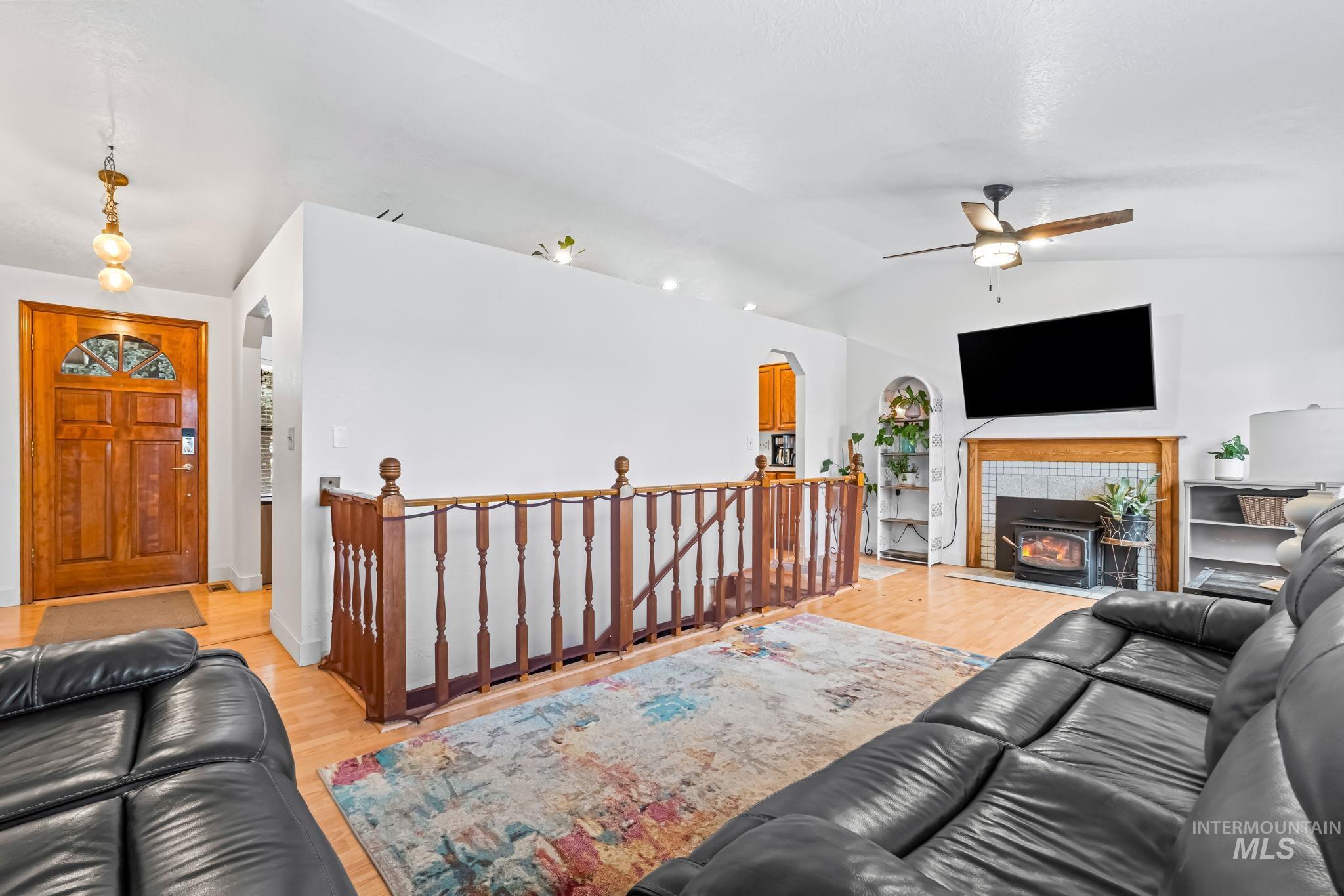 934 N Iris, Boise, Idaho 83704, 3 Bedrooms, 2 Bathrooms, Residential For Sale, Price $465,000,MLS 98969375