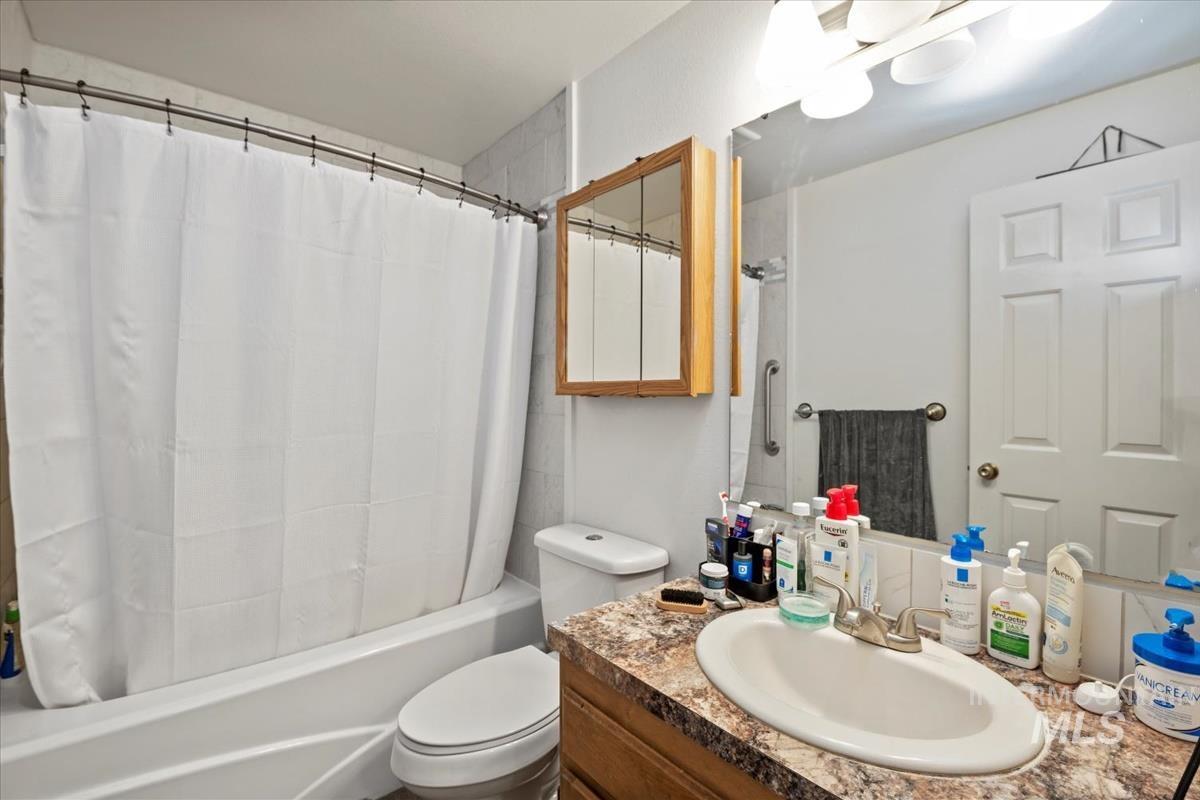 9495-9497 W Edna Street, Boise, Idaho 83704, 3 Bedrooms, 2.5 Bathrooms, Residential Income For Sale, Price $665,000, 98969377