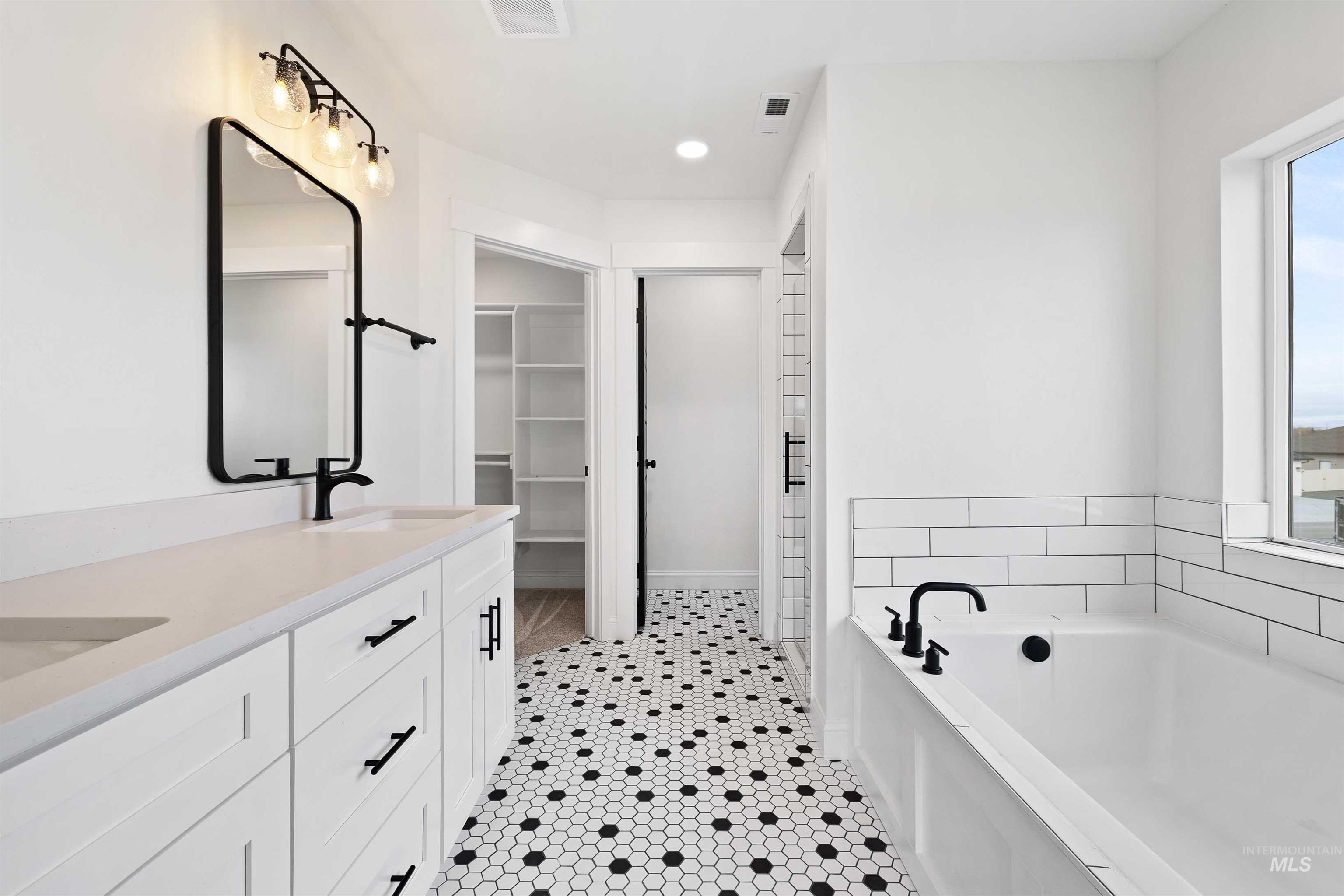 564 Moonstone Road, Kimberly, Idaho 83341, 3 Bedrooms, 2.5 Bathrooms, Residential For Sale, Price $569,900,MLS 98969379