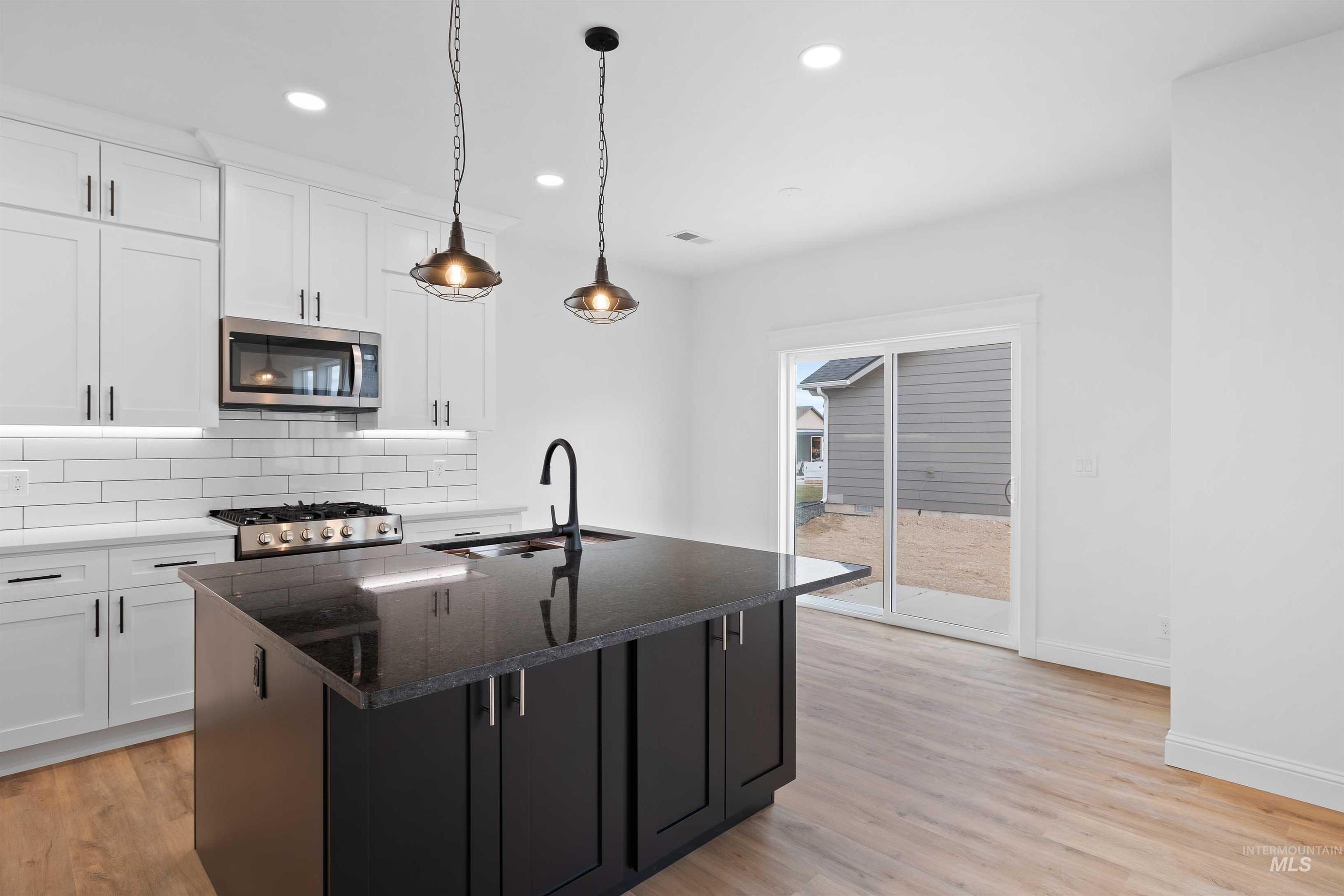 564 Moonstone Road, Kimberly, Idaho 83341, 3 Bedrooms, 2.5 Bathrooms, Residential For Sale, Price $569,900,MLS 98969379