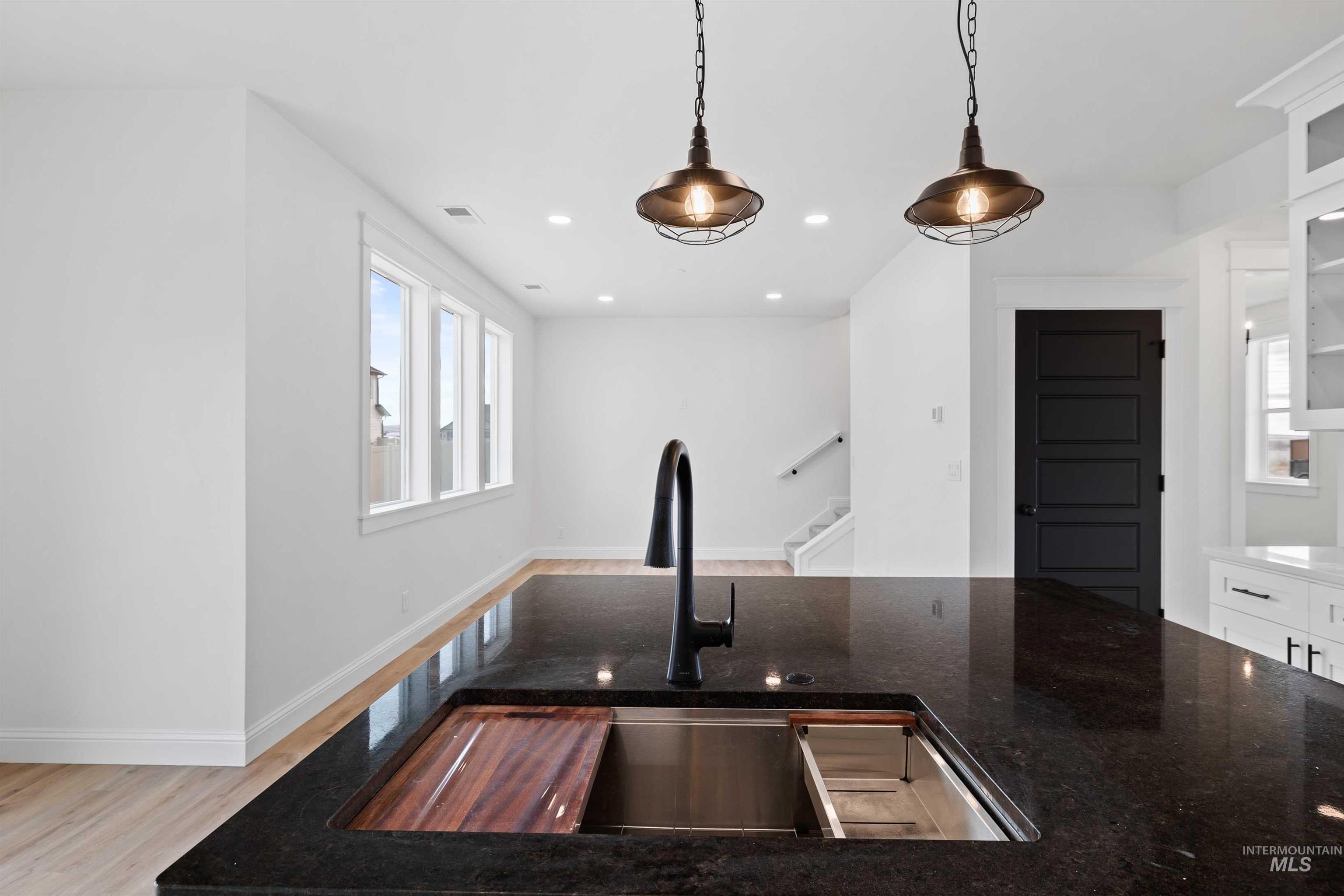 564 Moonstone Road, Kimberly, Idaho 83341, 3 Bedrooms, 2.5 Bathrooms, Residential For Sale, Price $569,900,MLS 98969379