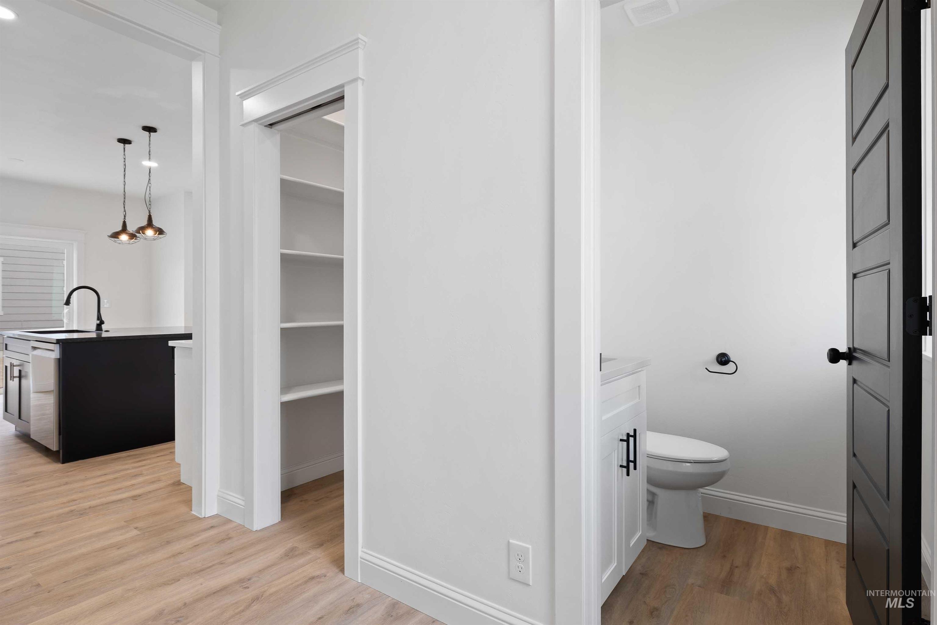 564 Moonstone Road, Kimberly, Idaho 83341, 3 Bedrooms, 2.5 Bathrooms, Residential For Sale, Price $569,900,MLS 98969379