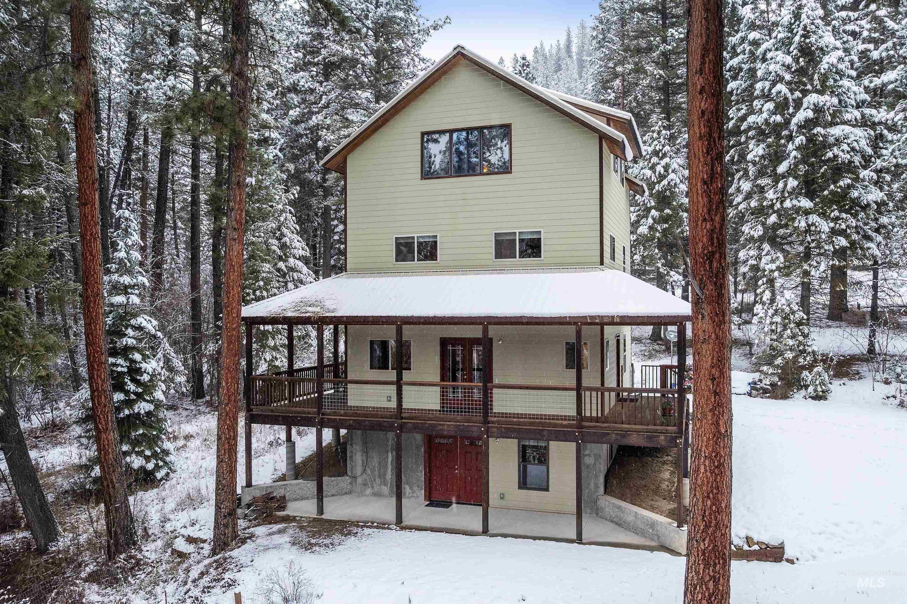 9 Crick Rd, Garden Valley, Idaho 83622-5129, 3 Bedrooms, 3.5 Bathrooms, Residential For Sale, Price $680,000,MLS 98969380