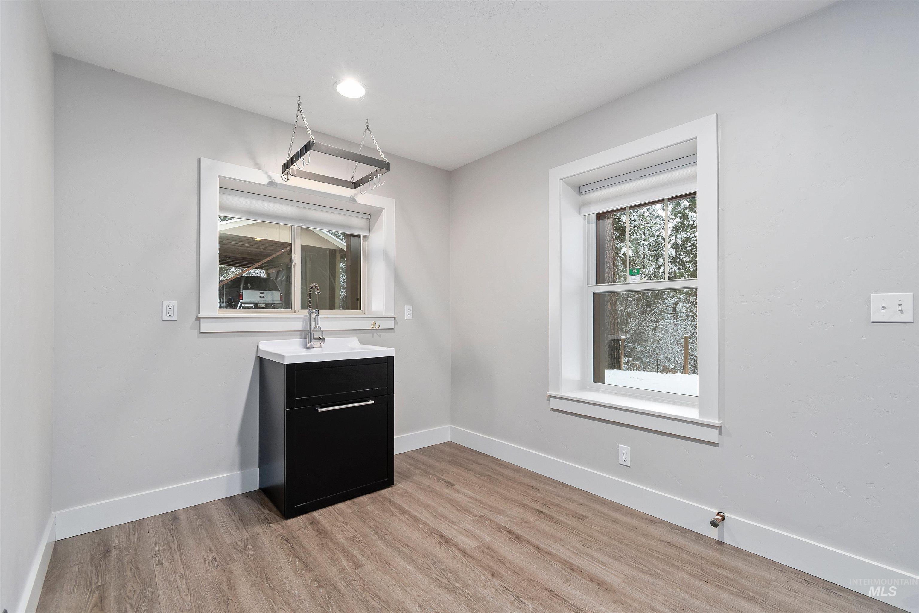 9 Crick Rd, Garden Valley, Idaho 83622-5129, 3 Bedrooms, 3.5 Bathrooms, Residential For Sale, Price $680,000,MLS 98969380