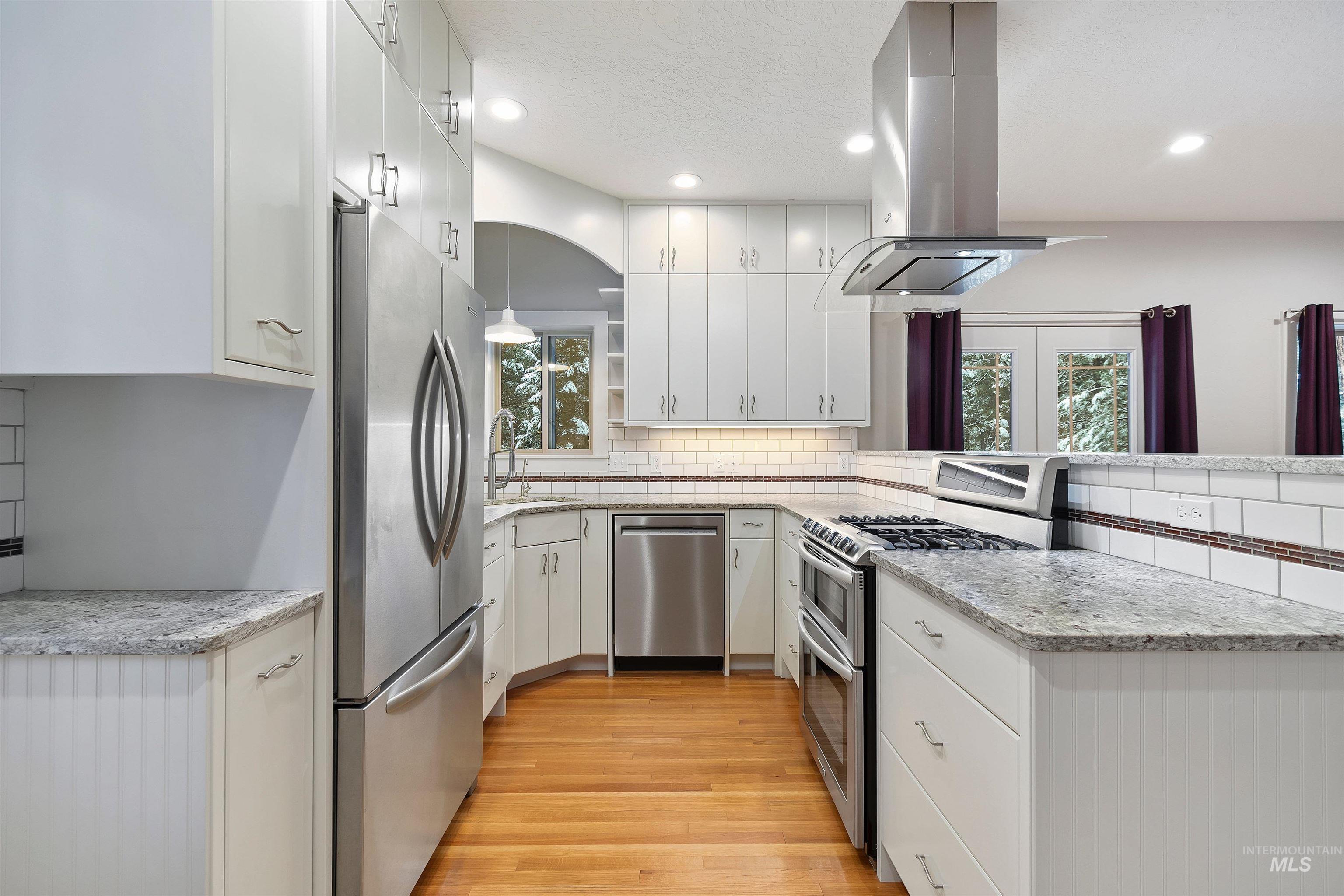 9 Crick Rd, Garden Valley, Idaho 83622-5129, 3 Bedrooms, 3.5 Bathrooms, Residential For Sale, Price $680,000,MLS 98969380