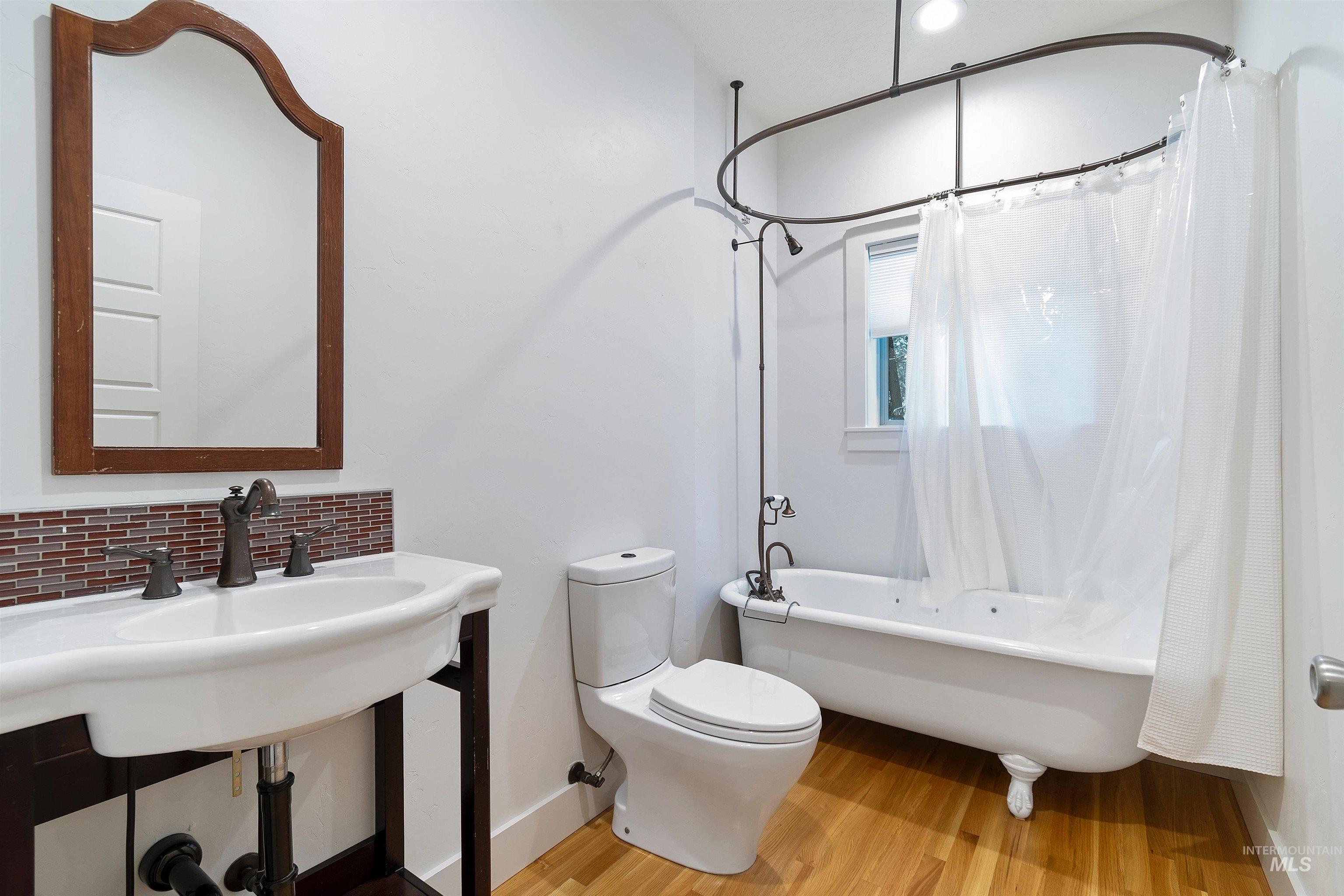 9 Crick Rd, Garden Valley, Idaho 83622-5129, 3 Bedrooms, 3.5 Bathrooms, Residential For Sale, Price $680,000,MLS 98969380