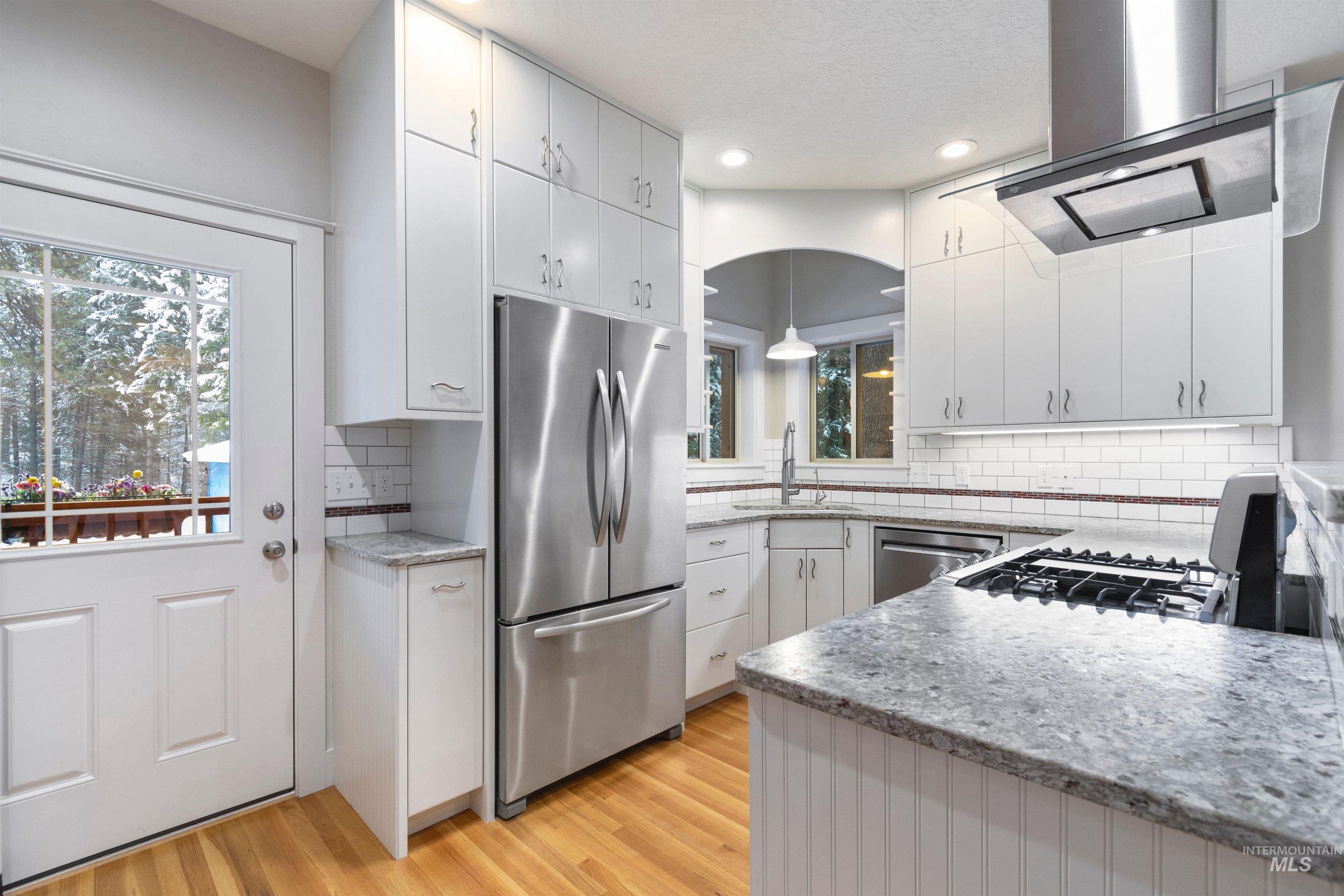 9 Crick Rd, Garden Valley, Idaho 83622-5129, 3 Bedrooms, 3.5 Bathrooms, Residential For Sale, Price $680,000,MLS 98969380