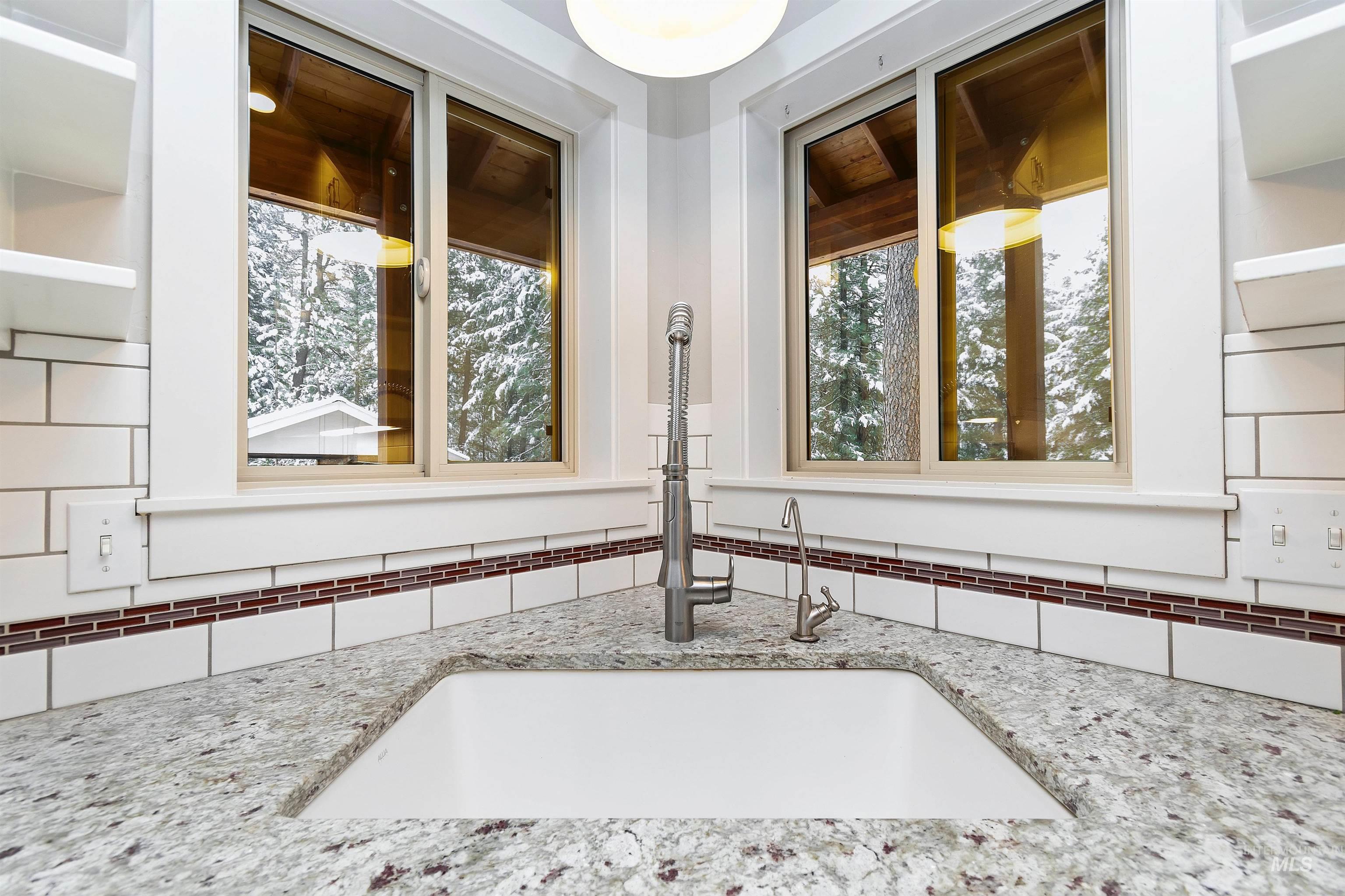 9 Crick Rd, Garden Valley, Idaho 83622-5129, 3 Bedrooms, 3.5 Bathrooms, Residential For Sale, Price $680,000,MLS 98969380