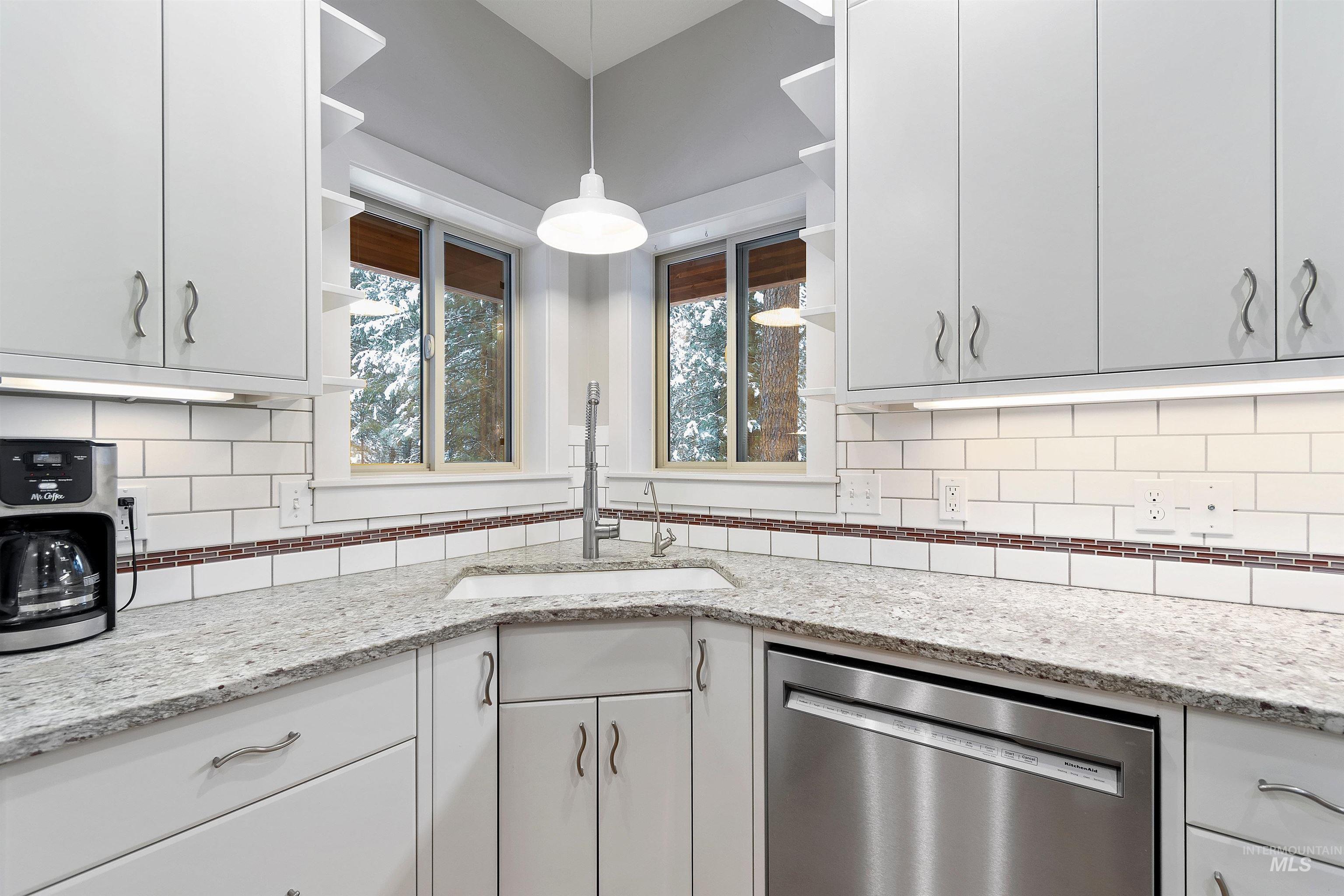 9 Crick Rd, Garden Valley, Idaho 83622-5129, 3 Bedrooms, 3.5 Bathrooms, Residential For Sale, Price $680,000,MLS 98969380