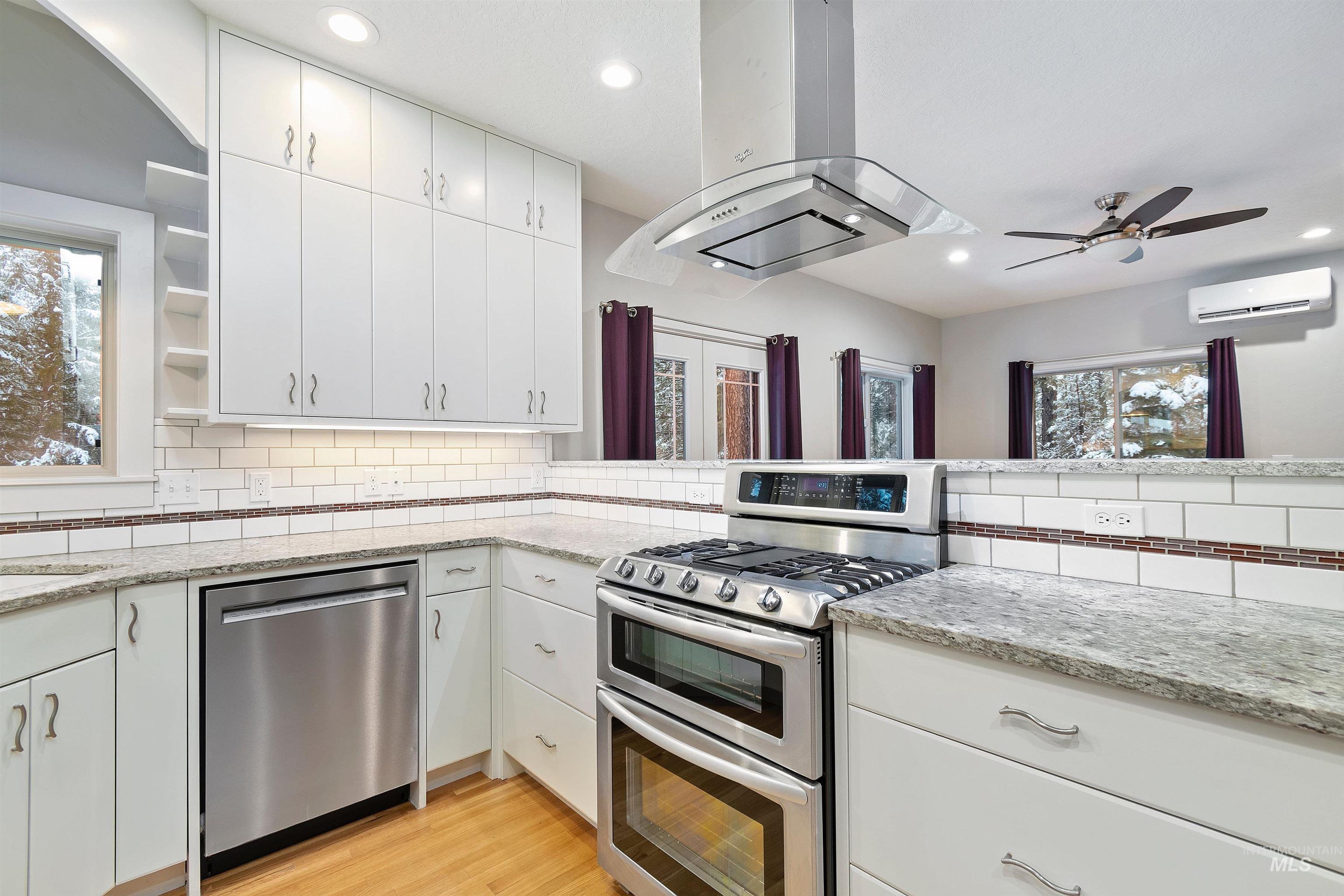 9 Crick Rd, Garden Valley, Idaho 83622-5129, 3 Bedrooms, 3.5 Bathrooms, Residential For Sale, Price $680,000,MLS 98969380