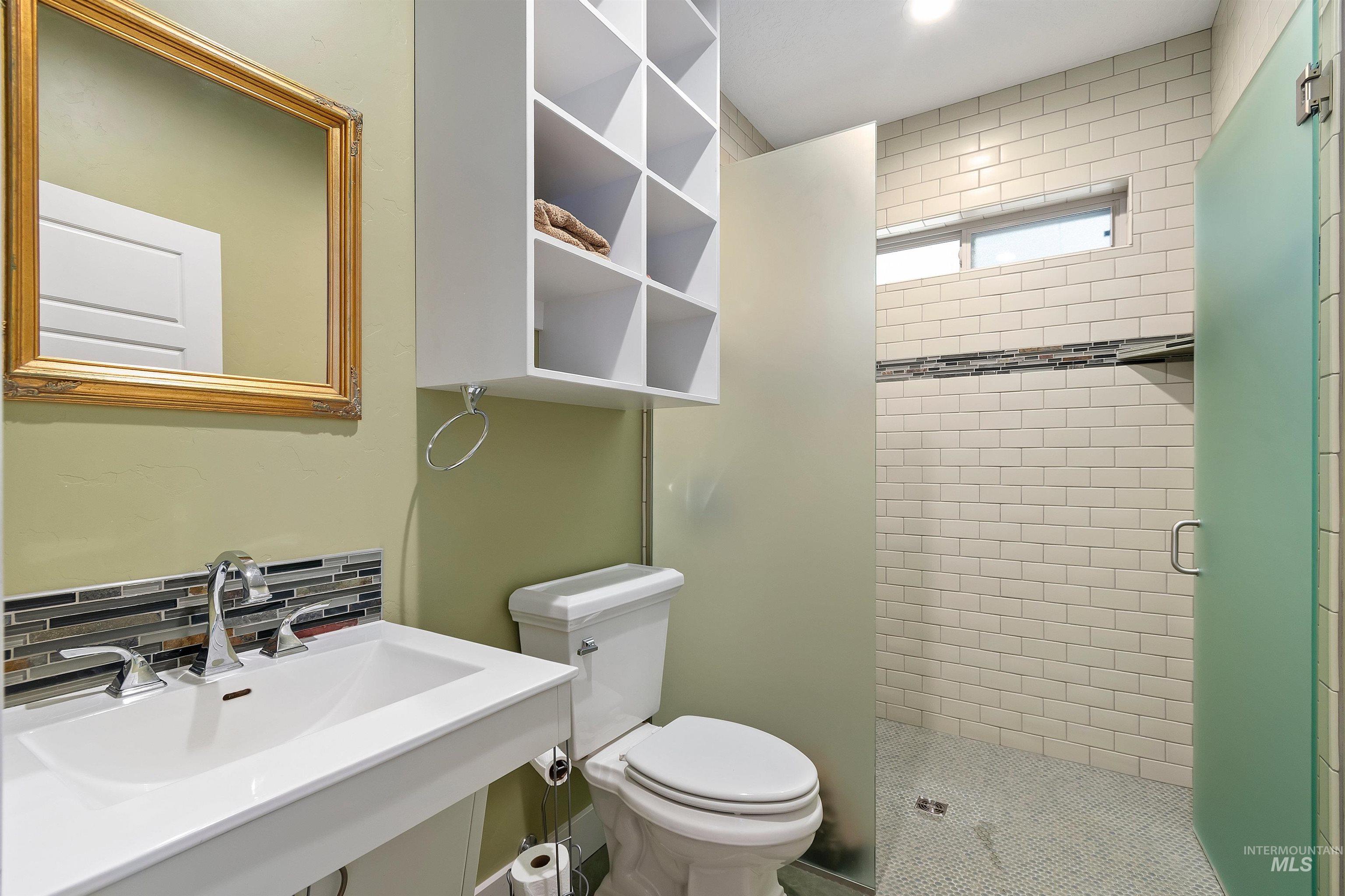 9 Crick Rd, Garden Valley, Idaho 83622-5129, 3 Bedrooms, 3.5 Bathrooms, Residential For Sale, Price $680,000,MLS 98969380