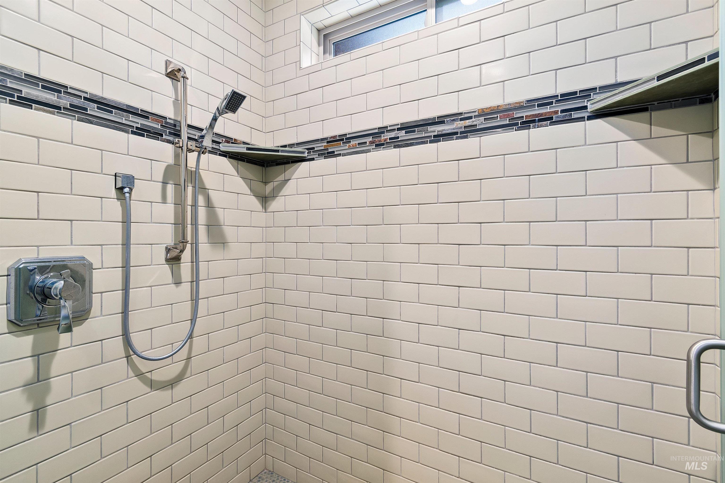 9 Crick Rd, Garden Valley, Idaho 83622-5129, 3 Bedrooms, 3.5 Bathrooms, Residential For Sale, Price $680,000,MLS 98969380