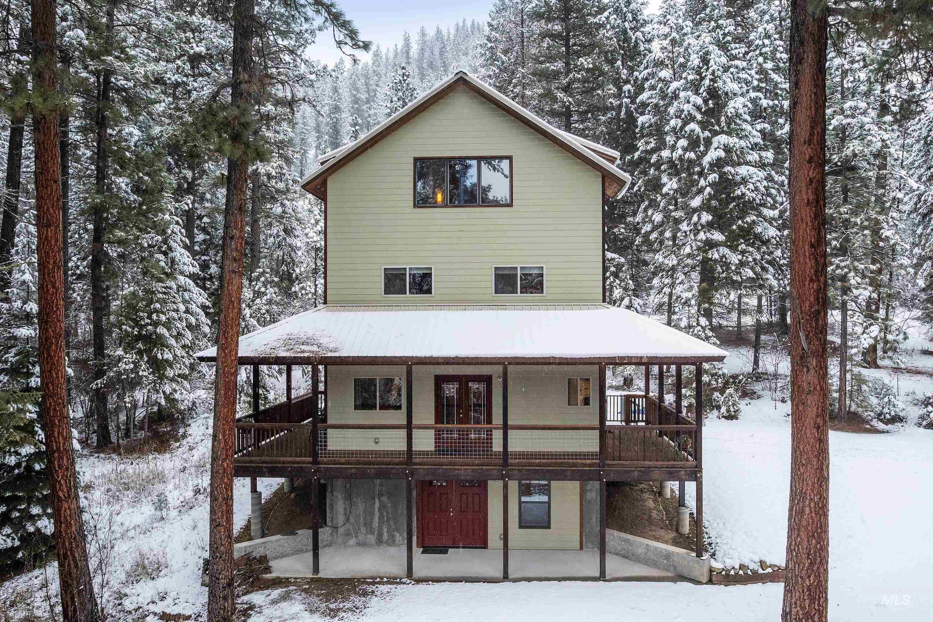 9 Crick Rd, Garden Valley, Idaho 83622-5129, 3 Bedrooms, 3.5 Bathrooms, Residential For Sale, Price $680,000,MLS 98969380