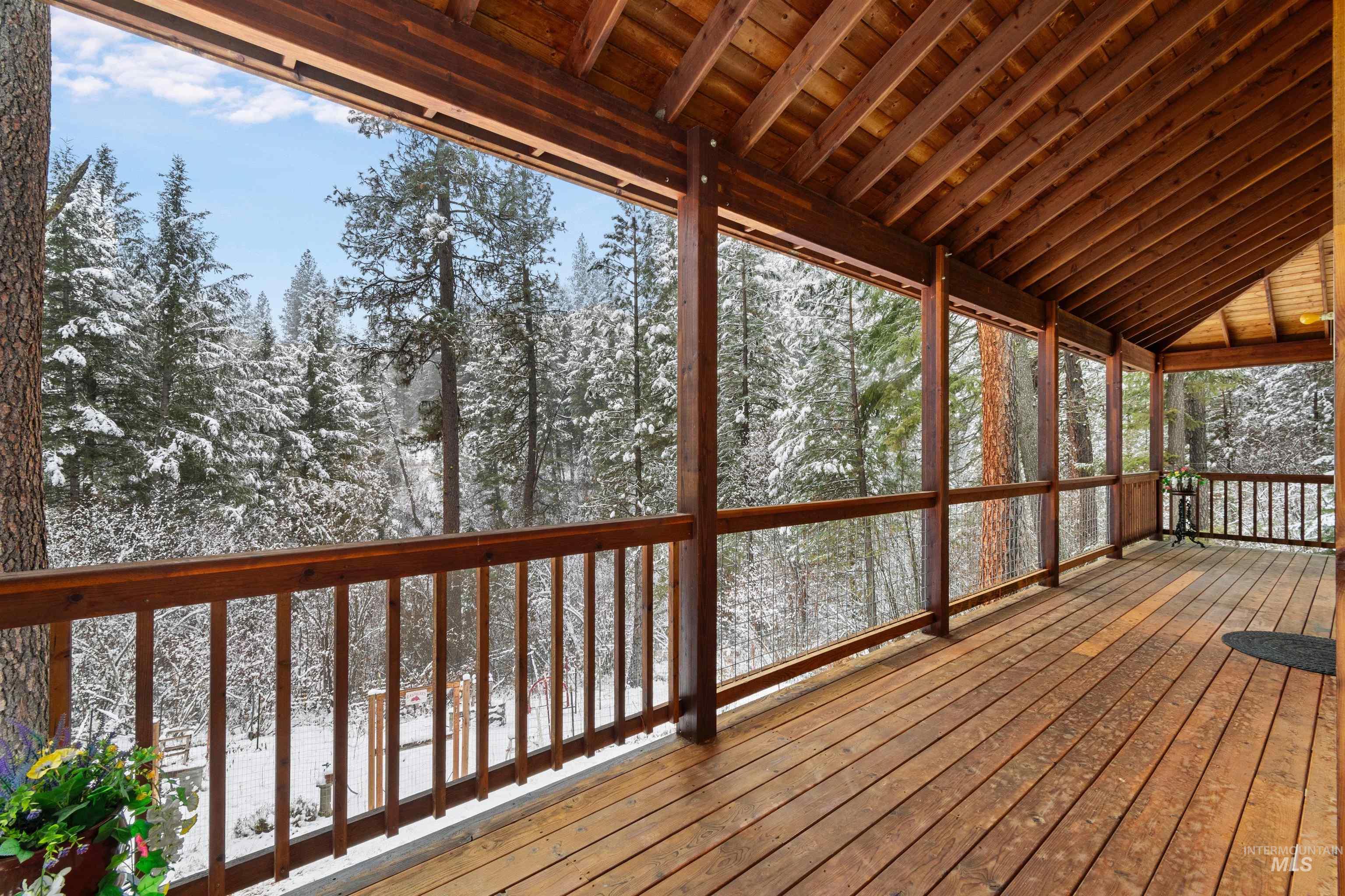 9 Crick Rd, Garden Valley, Idaho 83622-5129, 3 Bedrooms, 3.5 Bathrooms, Residential For Sale, Price $680,000,MLS 98969380