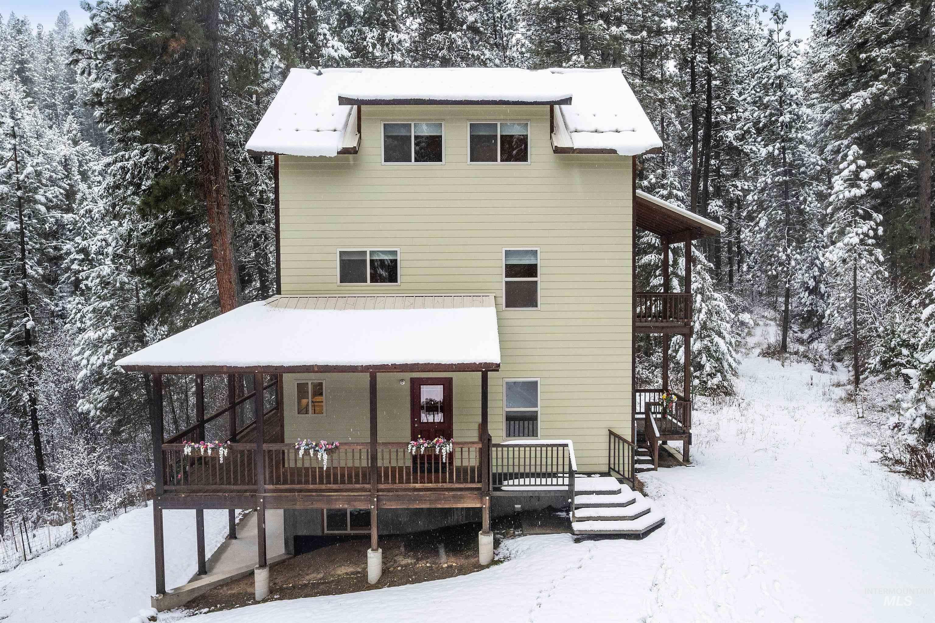 9 Crick Rd, Garden Valley, Idaho 83622-5129, 3 Bedrooms, 3.5 Bathrooms, Residential For Sale, Price $680,000,MLS 98969380