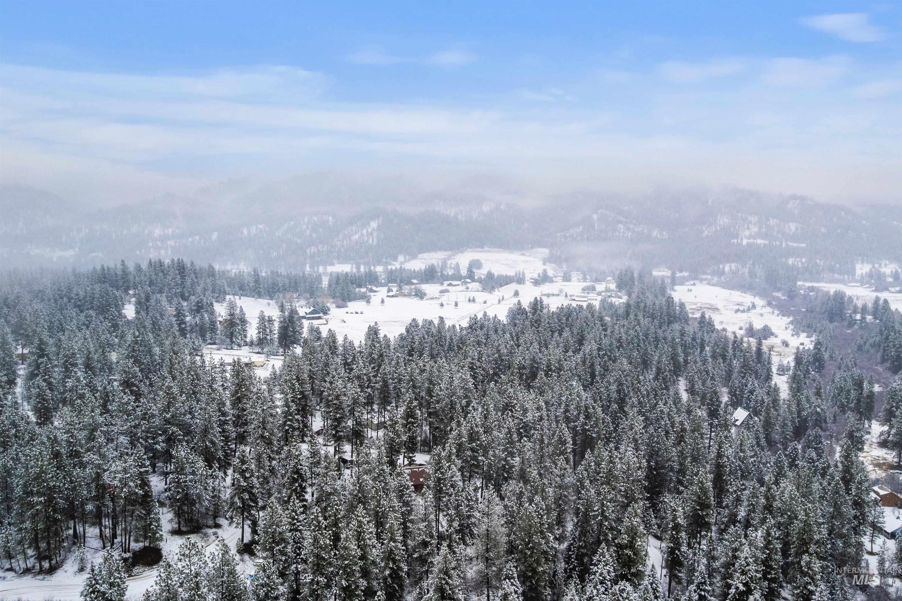 9 Crick Rd, Garden Valley, Idaho 83622-5129, 3 Bedrooms, 3.5 Bathrooms, Residential For Sale, Price $680,000,MLS 98969380