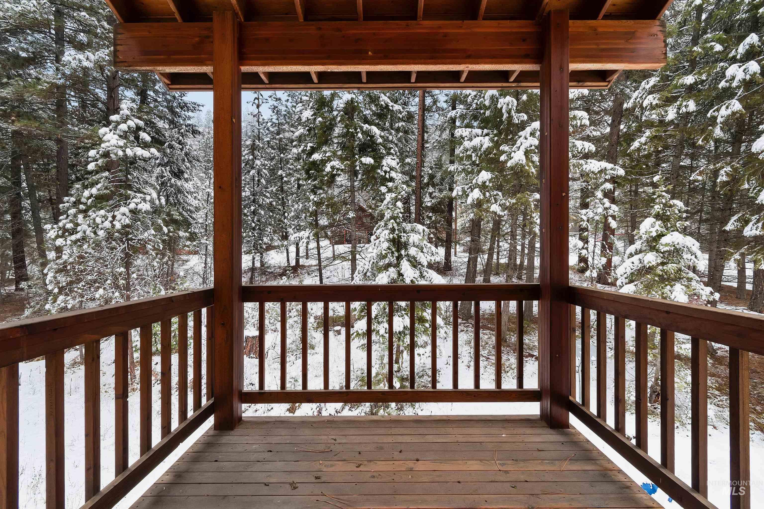 9 Crick Rd, Garden Valley, Idaho 83622-5129, 3 Bedrooms, 3.5 Bathrooms, Residential For Sale, Price $680,000,MLS 98969380