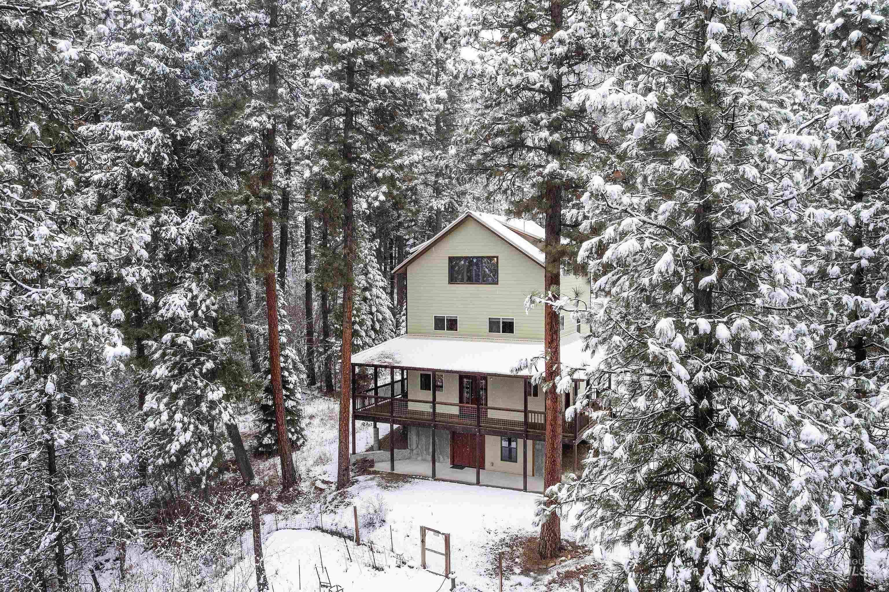 9 Crick Rd, Garden Valley, Idaho 83622-5129, 3 Bedrooms, 3.5 Bathrooms, Residential For Sale, Price $680,000,MLS 98969380