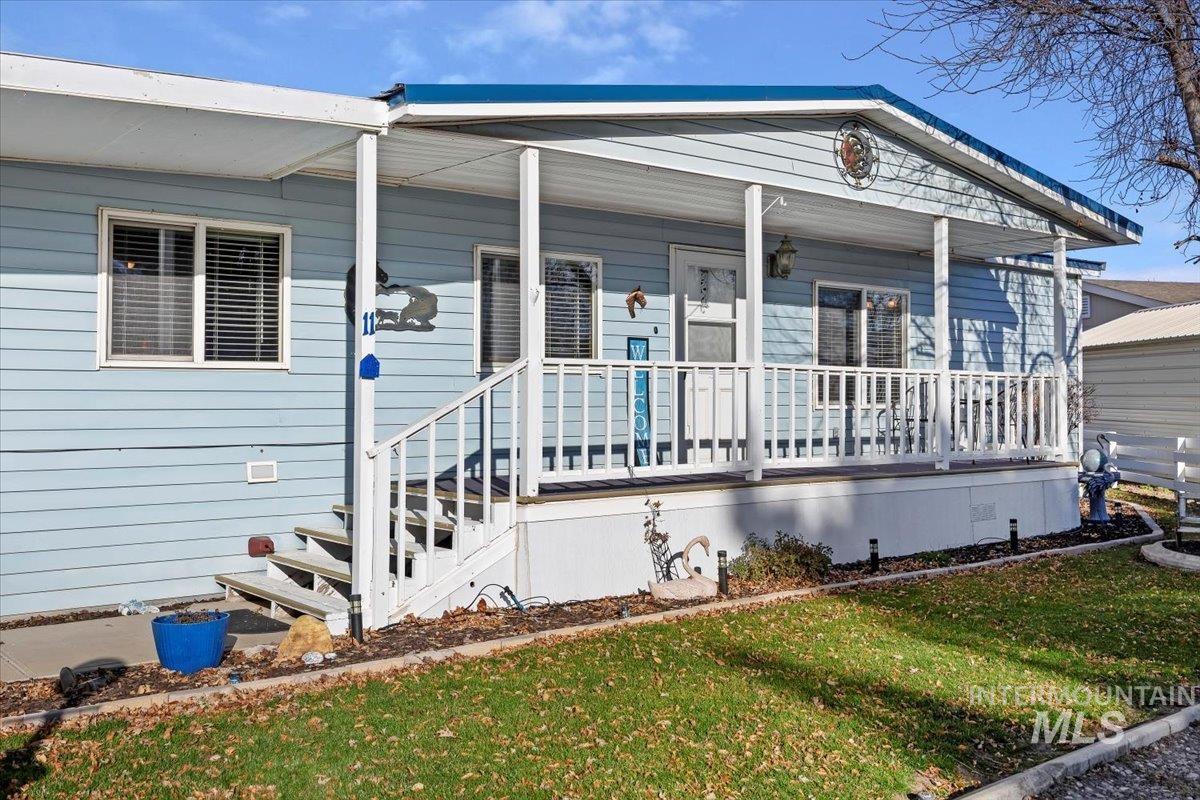 View of front of property featuring a porch and a front lawn
