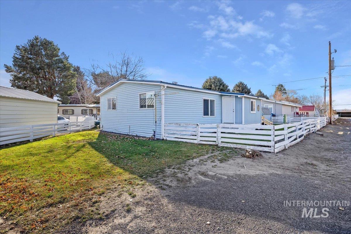 View of manufactured / mobile home