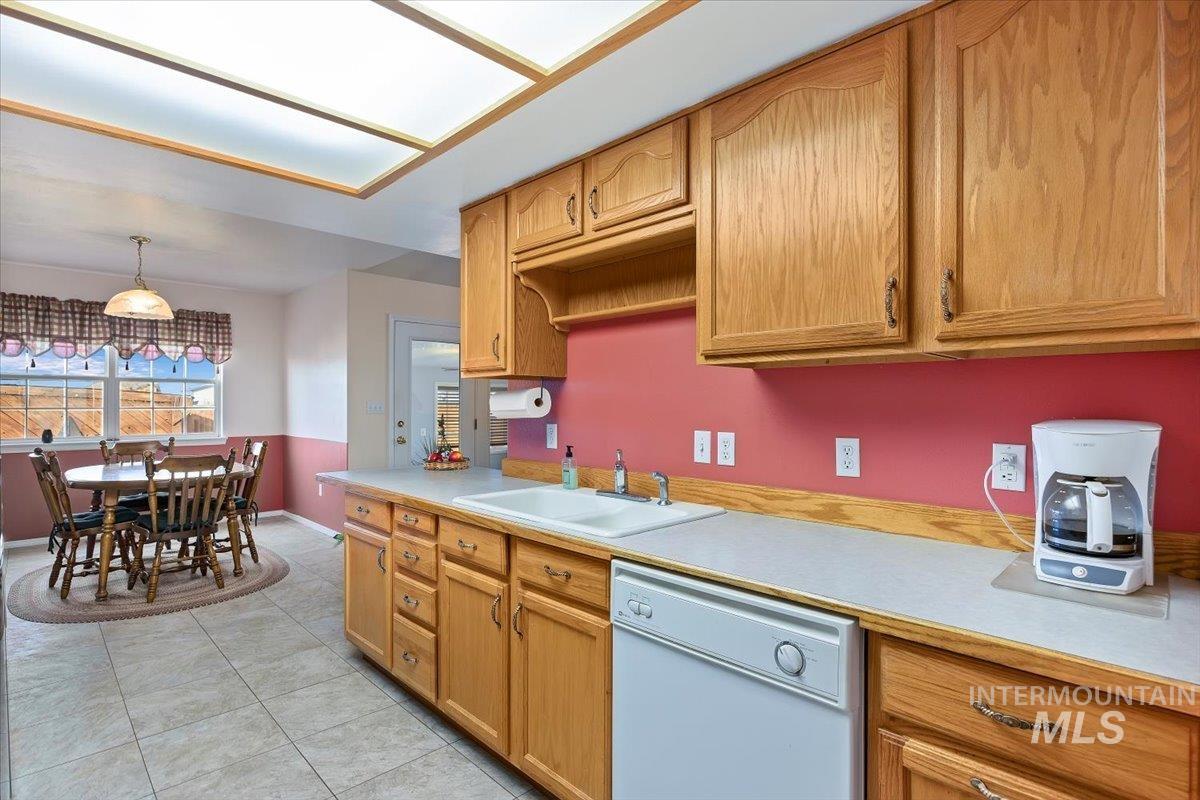 549 S 100 E, Jerome, Idaho 83338, 3 Bedrooms, 2 Bathrooms, Residential For Sale, Price $669,000,MLS 98969387