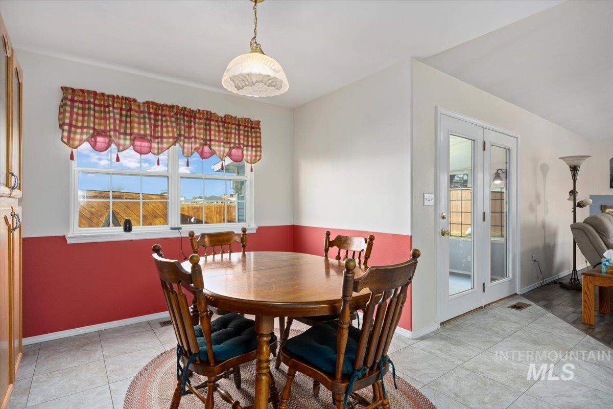 549 S 100 E, Jerome, Idaho 83338, 3 Bedrooms, 2 Bathrooms, Residential For Sale, Price $669,000,MLS 98969387