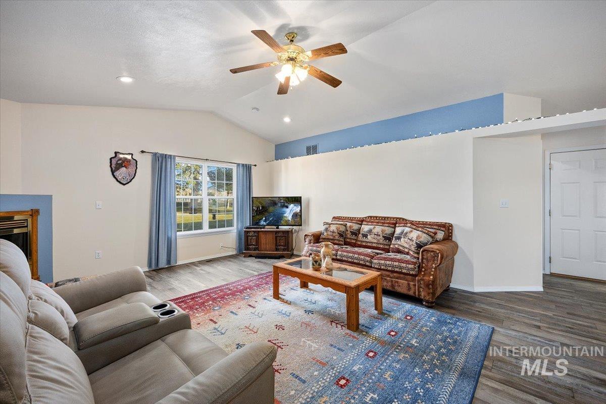 549 S 100 E, Jerome, Idaho 83338, 3 Bedrooms, 2 Bathrooms, Residential For Sale, Price $669,000,MLS 98969387